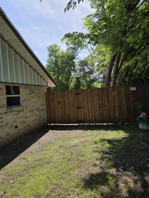 Single Family Residence For Sale in Tarrant County , 7408 Overhill Road, Fort Worth, Texas 76116, 3 Bedrooms, 2 Bathrooms, 2 Garage spaces, 1,449 Sqft, built in 1968, Preowned, Price $350,000, mls#21250272, Real Estate Agent in Fort Worth, Homes For Sale in Tarrant county, Homes For Sale in Fort Worth, Realtor in Fort Worth Texas, Real Estate Brokerage Independent Realty Texas, Luminita Cordes Realtor