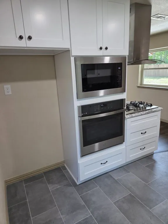 Single Family Residence For Sale in Tarrant County , 7408 Overhill Road, Fort Worth, Texas 76116, 3 Bedrooms, 2 Bathrooms, 2 Garage spaces, 1,449 Sqft, built in 1968, Preowned, Price $350,000, mls#21250272, Real Estate Agent in Fort Worth, Homes For Sale in Tarrant county, Homes For Sale in Fort Worth, Realtor in Fort Worth Texas, Real Estate Brokerage Independent Realty Texas, Luminita Cordes Realtor