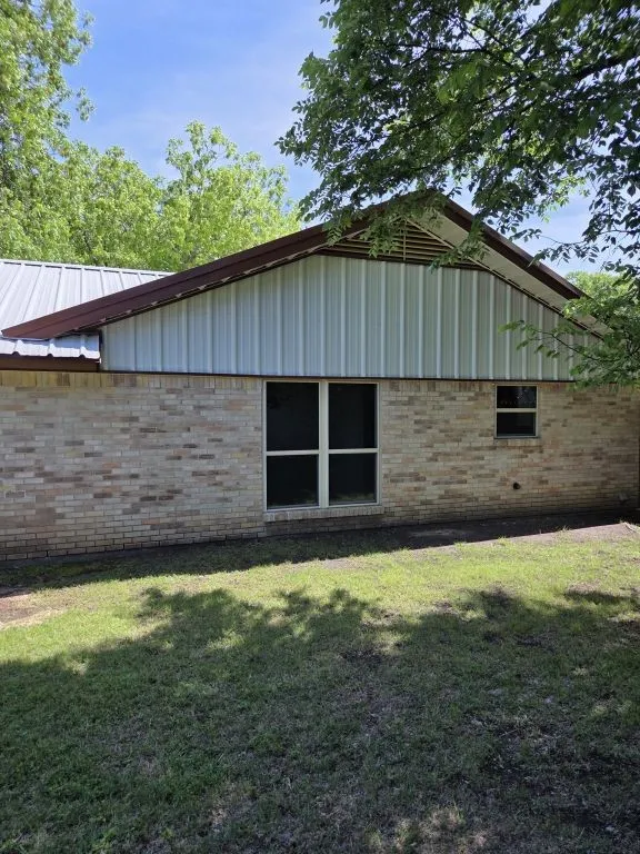 Single Family Residence For Sale in Tarrant County , 7408 Overhill Road, Fort Worth, Texas 76116, 3 Bedrooms, 2 Bathrooms, 2 Garage spaces, 1,449 Sqft, built in 1968, Preowned, Price $350,000, mls#21250272, Real Estate Agent in Fort Worth, Homes For Sale in Tarrant county, Homes For Sale in Fort Worth, Realtor in Fort Worth Texas, Real Estate Brokerage Independent Realty Texas, Luminita Cordes Realtor