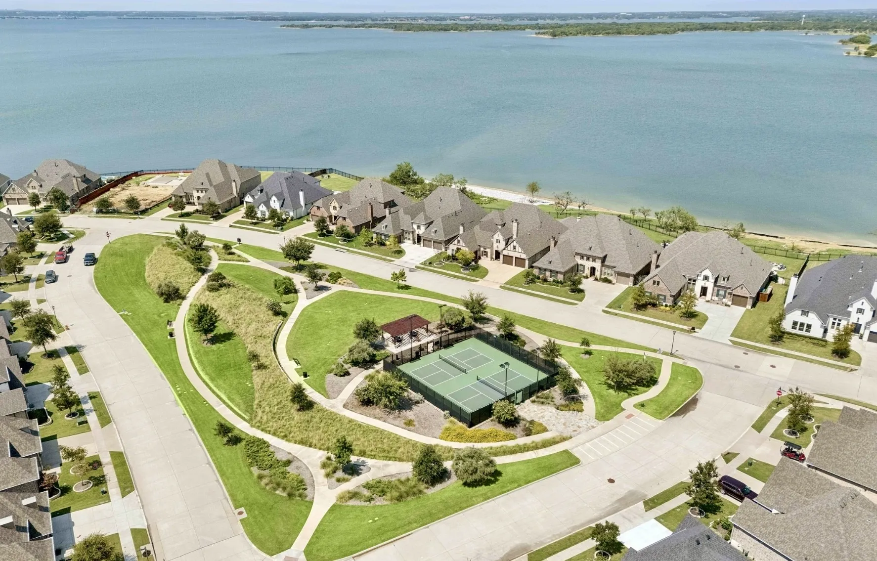 Single Family Residence For Sale in Denton County , 2732 Promenade, The Colony, Texas 75056, 2 Bedroom, 2 Bathroom, 2 Garage spaces, 1,776 Sqft, built in 2019, Preowned, mls#21250118, Real Estate Agent in The Colony, Homes For Sale in Denton county, Homes For Sale in The Colony, Realtor in The Colony Texas, Real Estate Brokerage Independent Realty Texas, Luminita Cordes Realtor