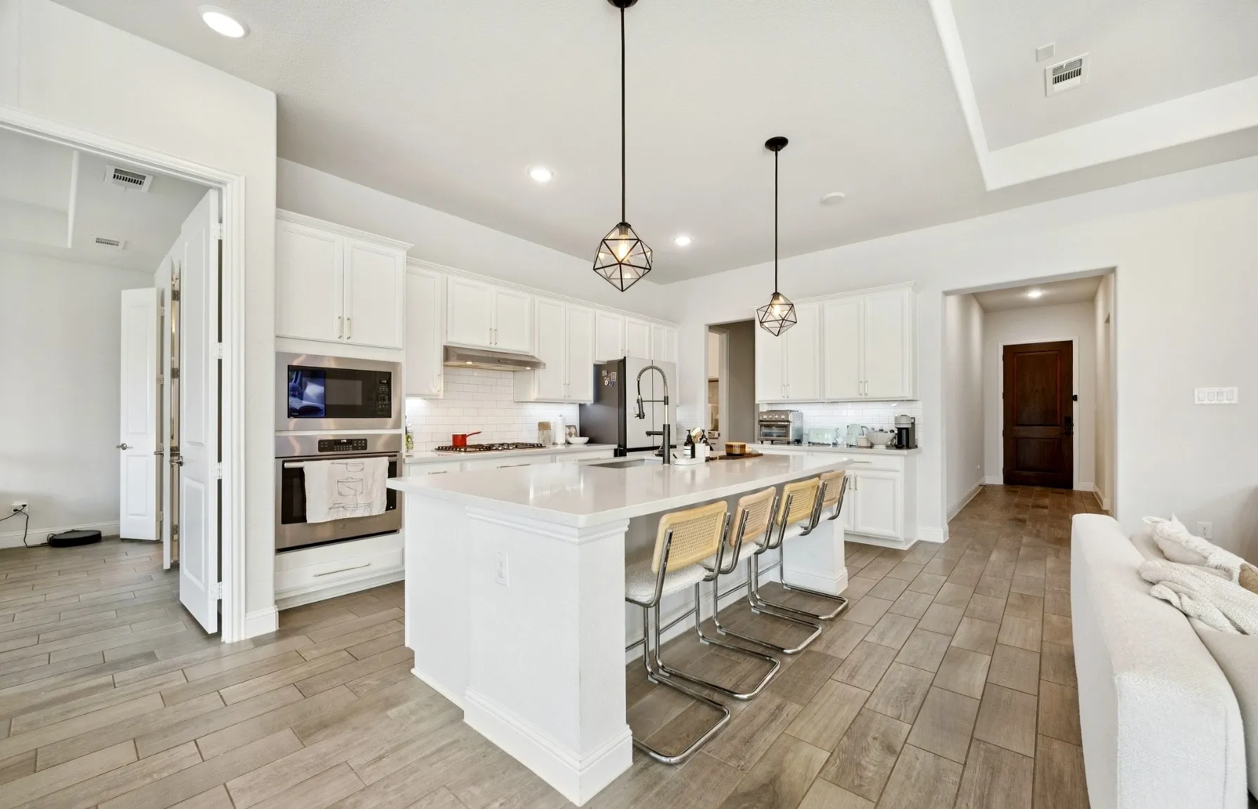 Single Family Residence For Sale in Denton County , 2732 Promenade, The Colony, Texas 75056, 2 Bedroom, 2 Bathroom, 2 Garage spaces, 1,776 Sqft, built in 2019, Preowned, mls#21250118, Real Estate Agent in The Colony, Homes For Sale in Denton county, Homes For Sale in The Colony, Realtor in The Colony Texas, Real Estate Brokerage Independent Realty Texas, Luminita Cordes Realtor