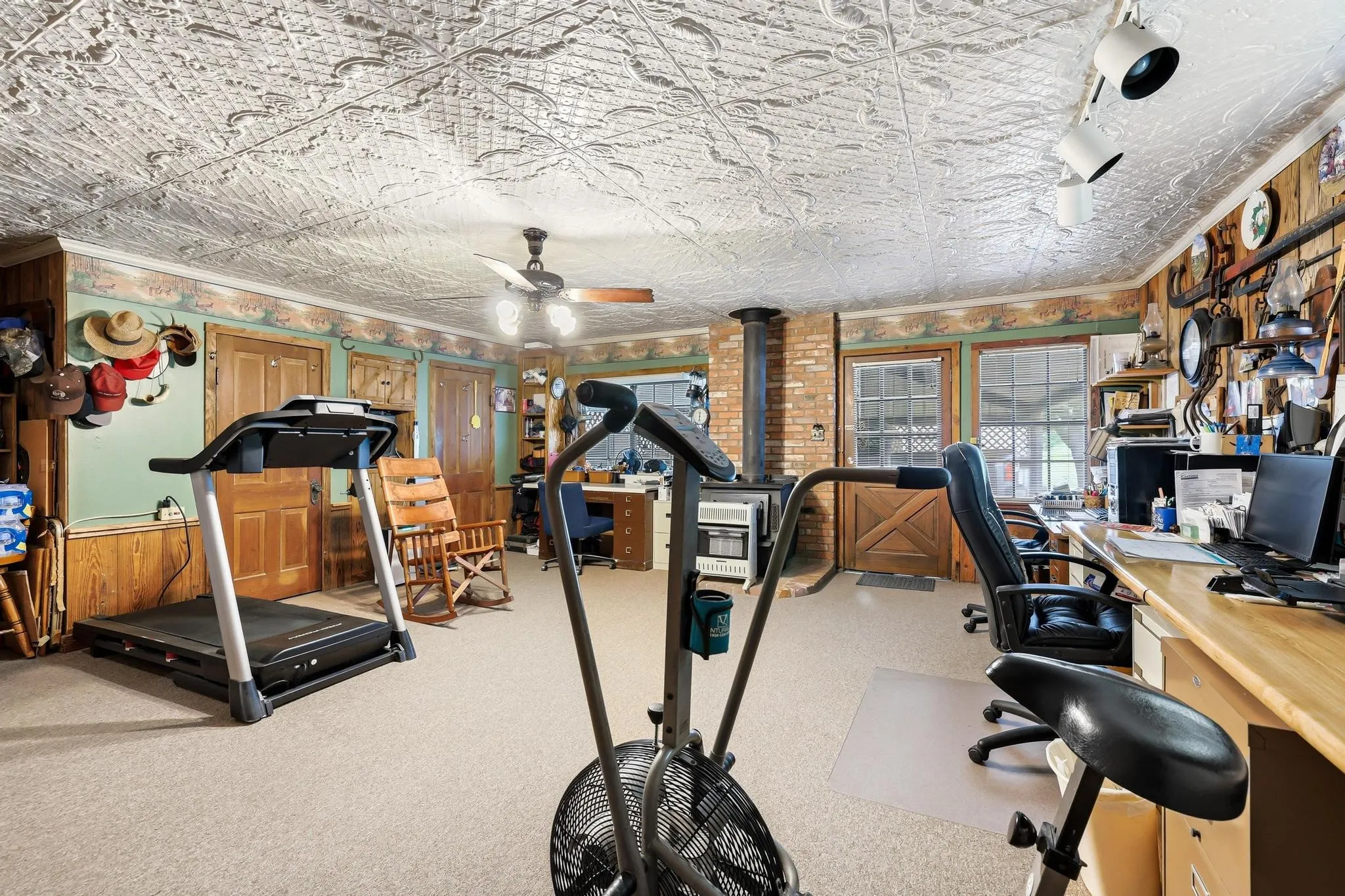 Single Family Residence For Sale in Hunt County , 506 Fm 816, Wolfe City, Texas 75496, 3 Bedroom, 2 Bathroom, Garage spaces, 2,383 Sqft, built in 1975, mls#21250211, Real Estate Agent in Wolfe City, Homes For Sale in Hunt county, Homes For Sale in Wolfe City, Realtor in Wolfe City Texas, Real Estate Brokerage Independent Realty Texas, Luminita Cordes Realtor