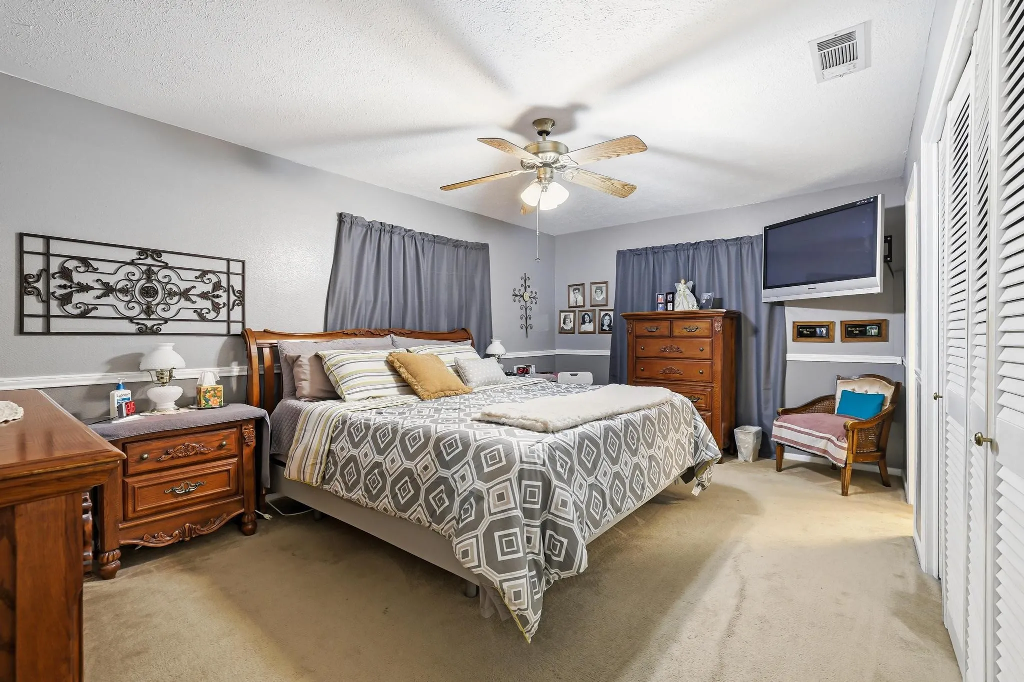 Single Family Residence For Sale in Hunt County , 506 Fm 816, Wolfe City, Texas 75496, 3 Bedroom, 2 Bathroom, Garage spaces, 2,383 Sqft, built in 1975, mls#21250211, Real Estate Agent in Wolfe City, Homes For Sale in Hunt county, Homes For Sale in Wolfe City, Realtor in Wolfe City Texas, Real Estate Brokerage Independent Realty Texas, Luminita Cordes Realtor