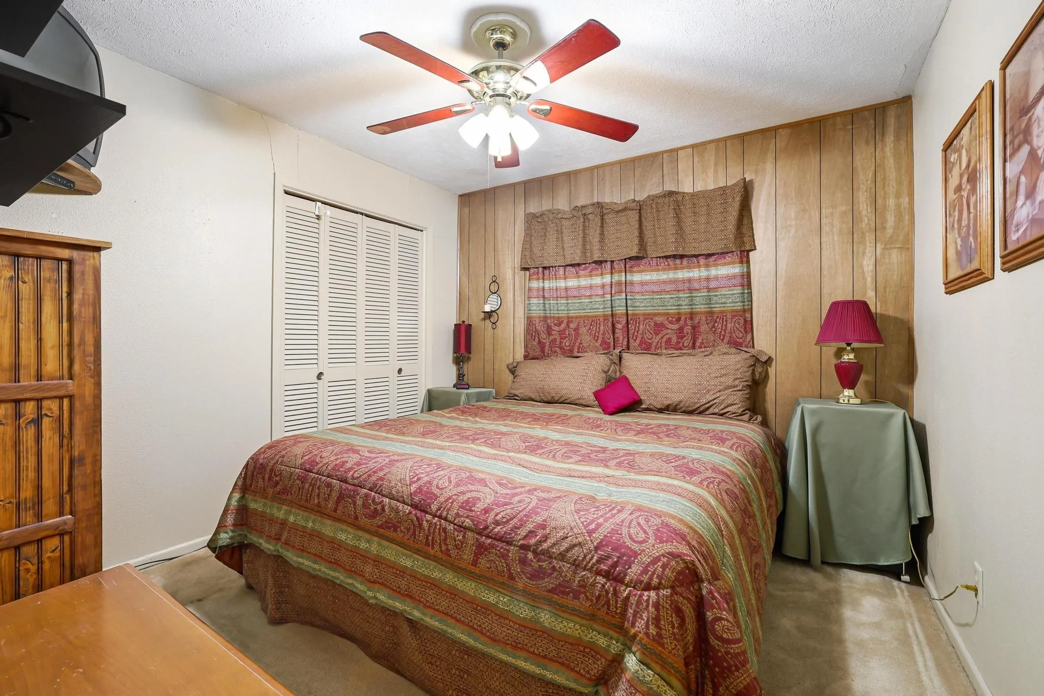 Single Family Residence For Sale in Hunt County , 506 Fm 816, Wolfe City, Texas 75496, 3 Bedroom, 2 Bathroom, Garage spaces, 2,383 Sqft, built in 1975, mls#21250211, Real Estate Agent in Wolfe City, Homes For Sale in Hunt county, Homes For Sale in Wolfe City, Realtor in Wolfe City Texas, Real Estate Brokerage Independent Realty Texas, Luminita Cordes Realtor