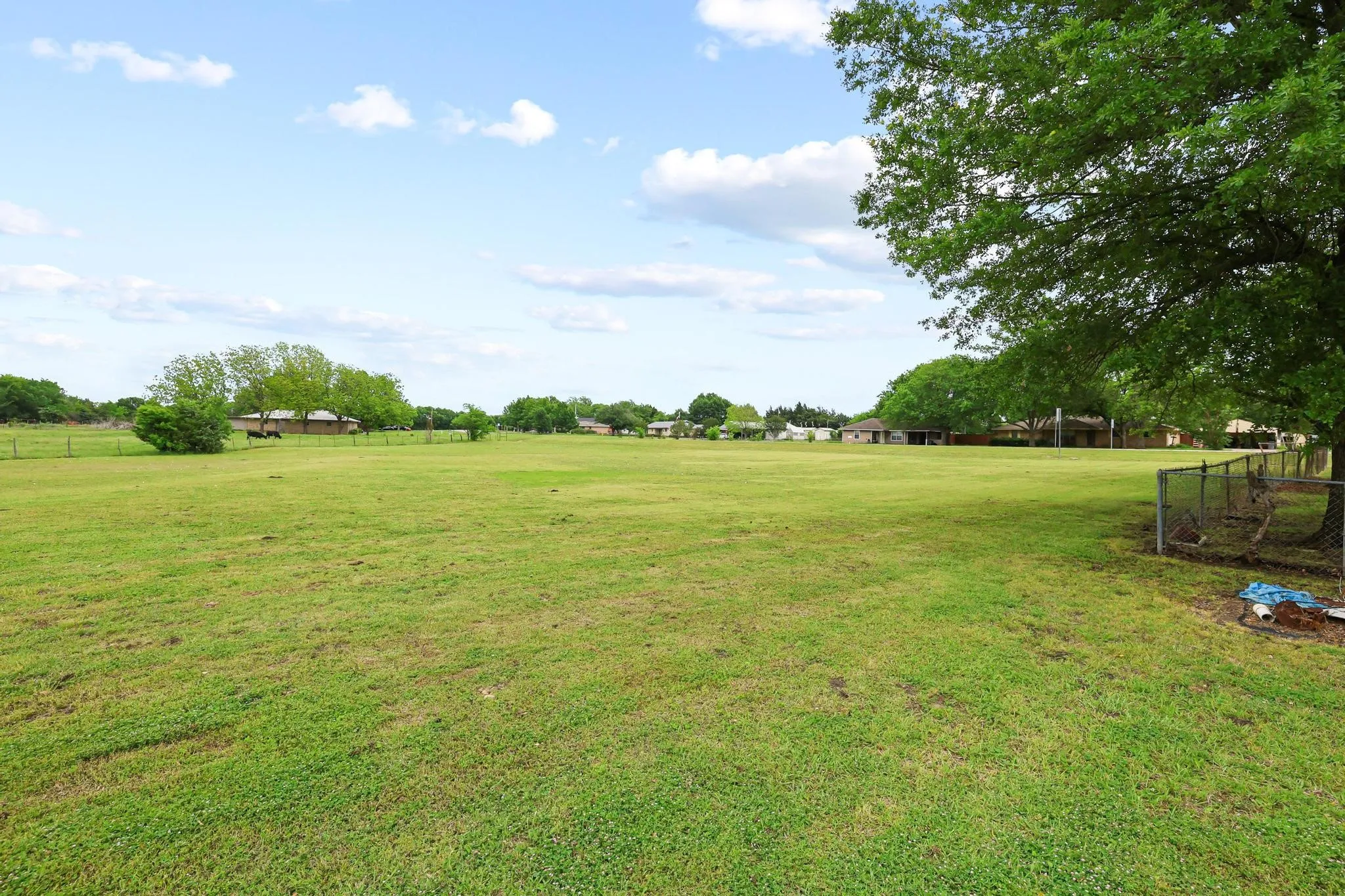Single Family Residence For Sale in Hunt County , 506 Fm 816, Wolfe City, Texas 75496, 3 Bedroom, 2 Bathroom, Garage spaces, 2,383 Sqft, built in 1975, mls#21250211, Real Estate Agent in Wolfe City, Homes For Sale in Hunt county, Homes For Sale in Wolfe City, Realtor in Wolfe City Texas, Real Estate Brokerage Independent Realty Texas, Luminita Cordes Realtor