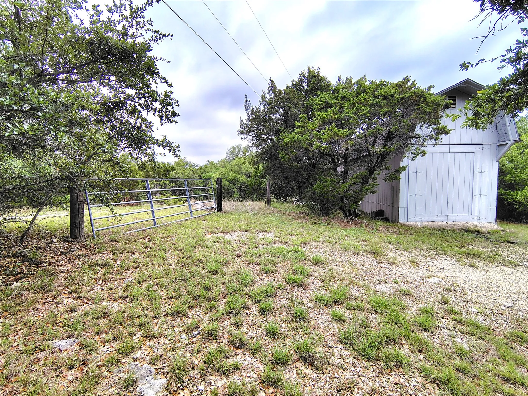 Single Family Residence For Sale in Bosque County , 1037 County Road 1190, Kopperl, Texas 76652, 1 Bedroom, 1 Bathroom, Garage spaces, 432 Sqft, built in 1990, mls#21237403, Real Estate Agent in Kopperl, Homes For Sale in Bosque county, Homes For Sale in Kopperl, Realtor in Kopperl Texas, Real Estate Brokerage Independent Realty Texas, Luminita Cordes Realtor