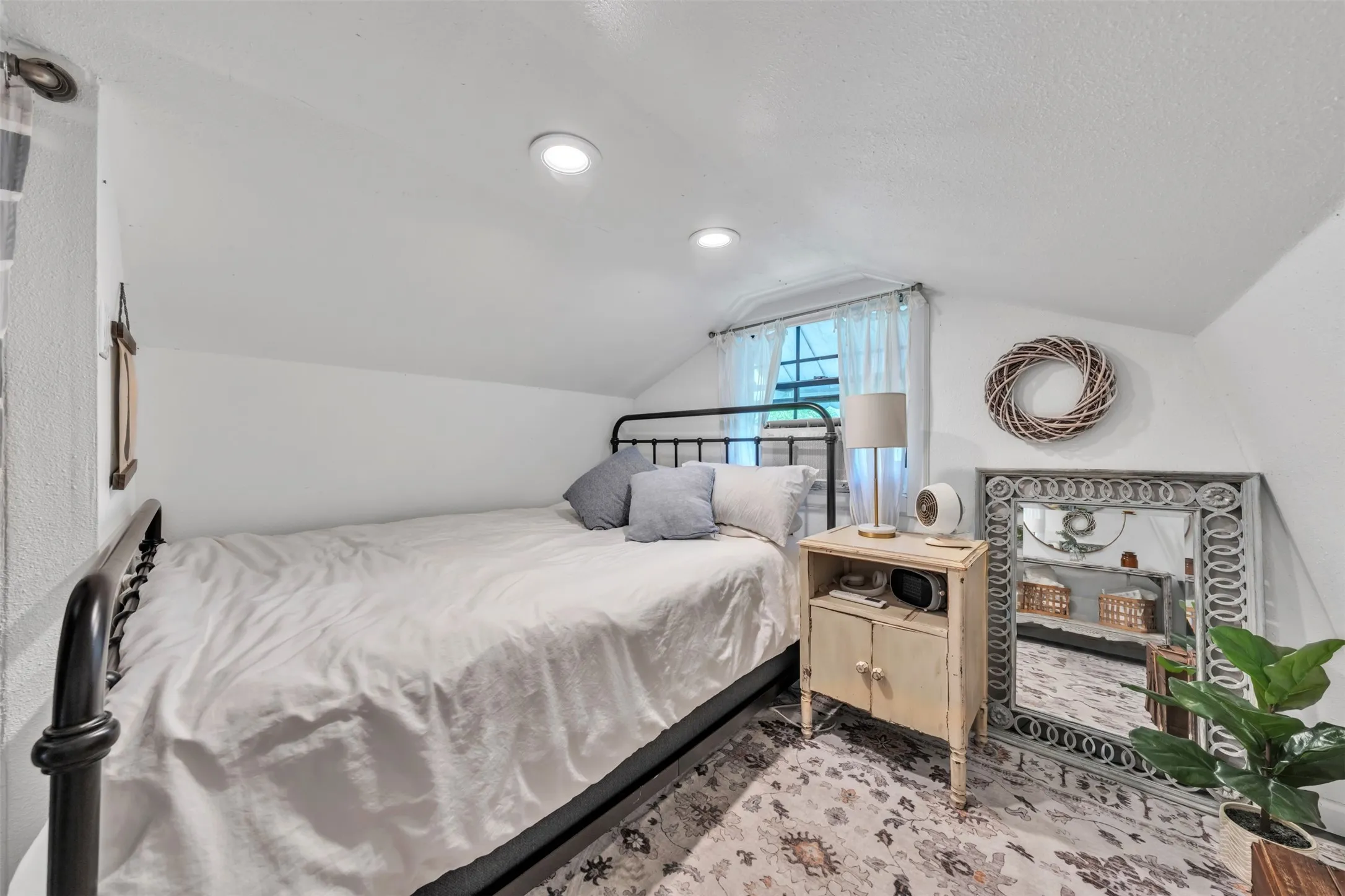 Single Family Residence For Sale in Bosque County , 1037 County Road 1190, Kopperl, Texas 76652, 1 Bedroom, 1 Bathroom, Garage spaces, 432 Sqft, built in 1990, mls#21237403, Real Estate Agent in Kopperl, Homes For Sale in Bosque county, Homes For Sale in Kopperl, Realtor in Kopperl Texas, Real Estate Brokerage Independent Realty Texas, Luminita Cordes Realtor