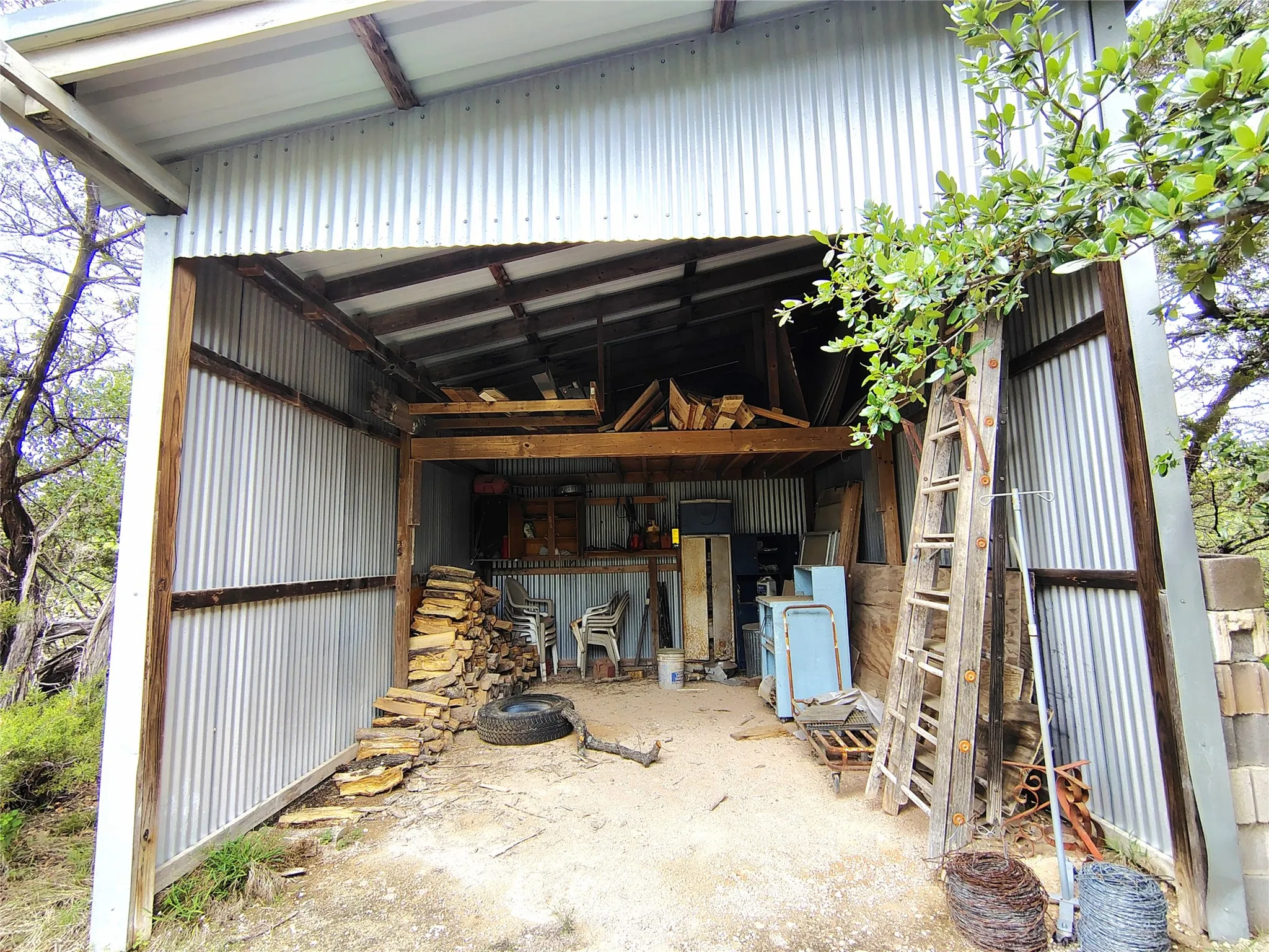 Single Family Residence For Sale in Bosque County , 1037 County Road 1190, Kopperl, Texas 76652, 1 Bedroom, 1 Bathroom, Garage spaces, 432 Sqft, built in 1990, mls#21237403, Real Estate Agent in Kopperl, Homes For Sale in Bosque county, Homes For Sale in Kopperl, Realtor in Kopperl Texas, Real Estate Brokerage Independent Realty Texas, Luminita Cordes Realtor