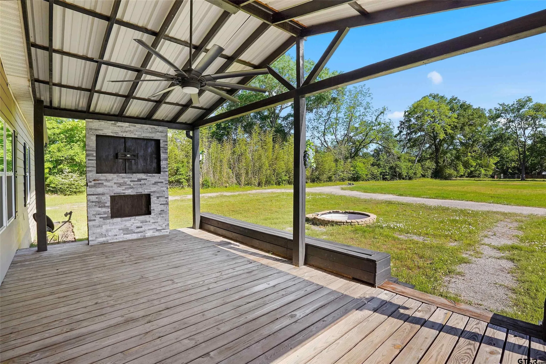 Single Family Residence For Sale in Smith County , 104 Barto Street, Arp, Texas 75750, 4 Bedroom, 3 Bathroom, Garage spaces, 2,418 Sqft, built in 2018, Preowned, mls#21250315, Real Estate Agent in Arp, Homes For Sale in Smith county, Homes For Sale in Arp, Realtor in Arp Texas, Real Estate Brokerage Independent Realty Texas, Luminita Cordes Realtor