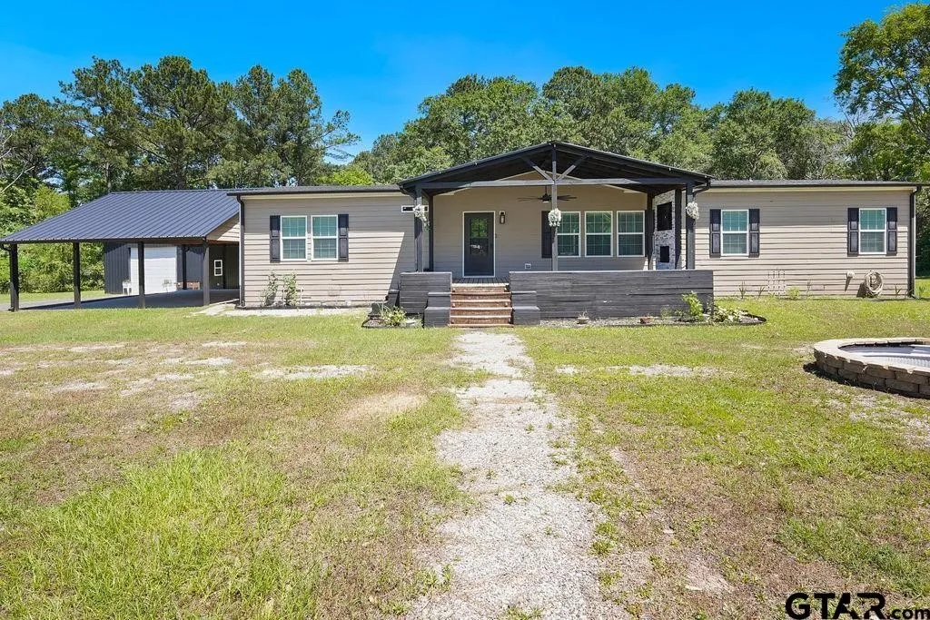 Single Family Residence For Sale in Smith County , 104 Barto Street, Arp, Texas 75750, 4 Bedroom, 3 Bathroom, Garage spaces, 2,418 Sqft, built in 2018, Preowned, mls#21250315, Real Estate Agent in Arp, Homes For Sale in Smith county, Homes For Sale in Arp, Realtor in Arp Texas, Real Estate Brokerage Independent Realty Texas, Luminita Cordes Realtor