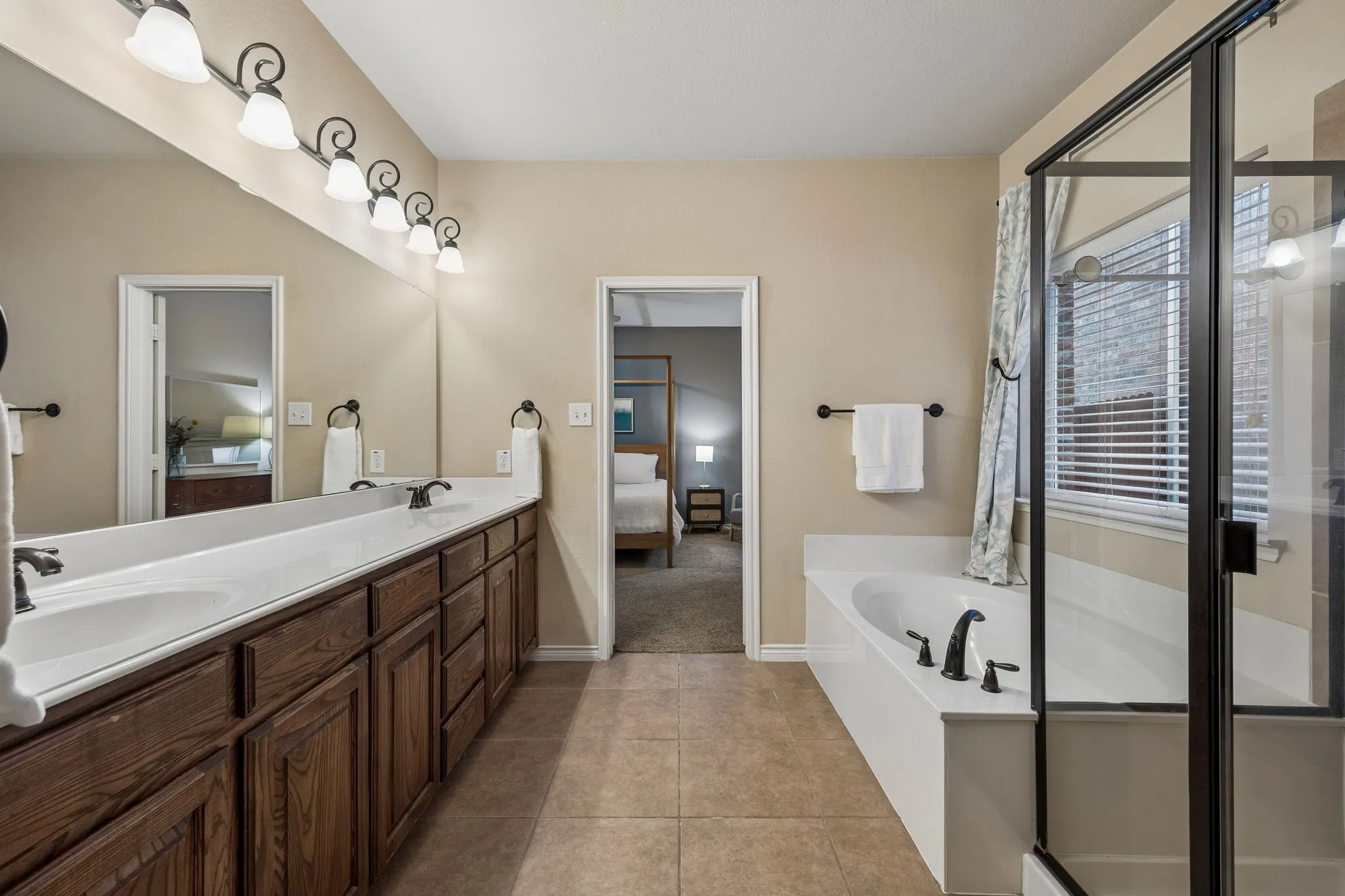 Single Family Residence For Sale in Collin County , 1500 Pillar Bluff Way, Mc Kinney, Texas 75072, 4 Bedroom, 4 Bathroom, 2 Garage spaces, 3,004 Sqft, built in 2010, Preowned, mls#21240218, Real Estate Agent in Mc Kinney, Homes For Sale in Collin county, Homes For Sale in Mc Kinney, Realtor in Mc Kinney Texas, Real Estate Brokerage Independent Realty Texas, Luminita Cordes Realtor