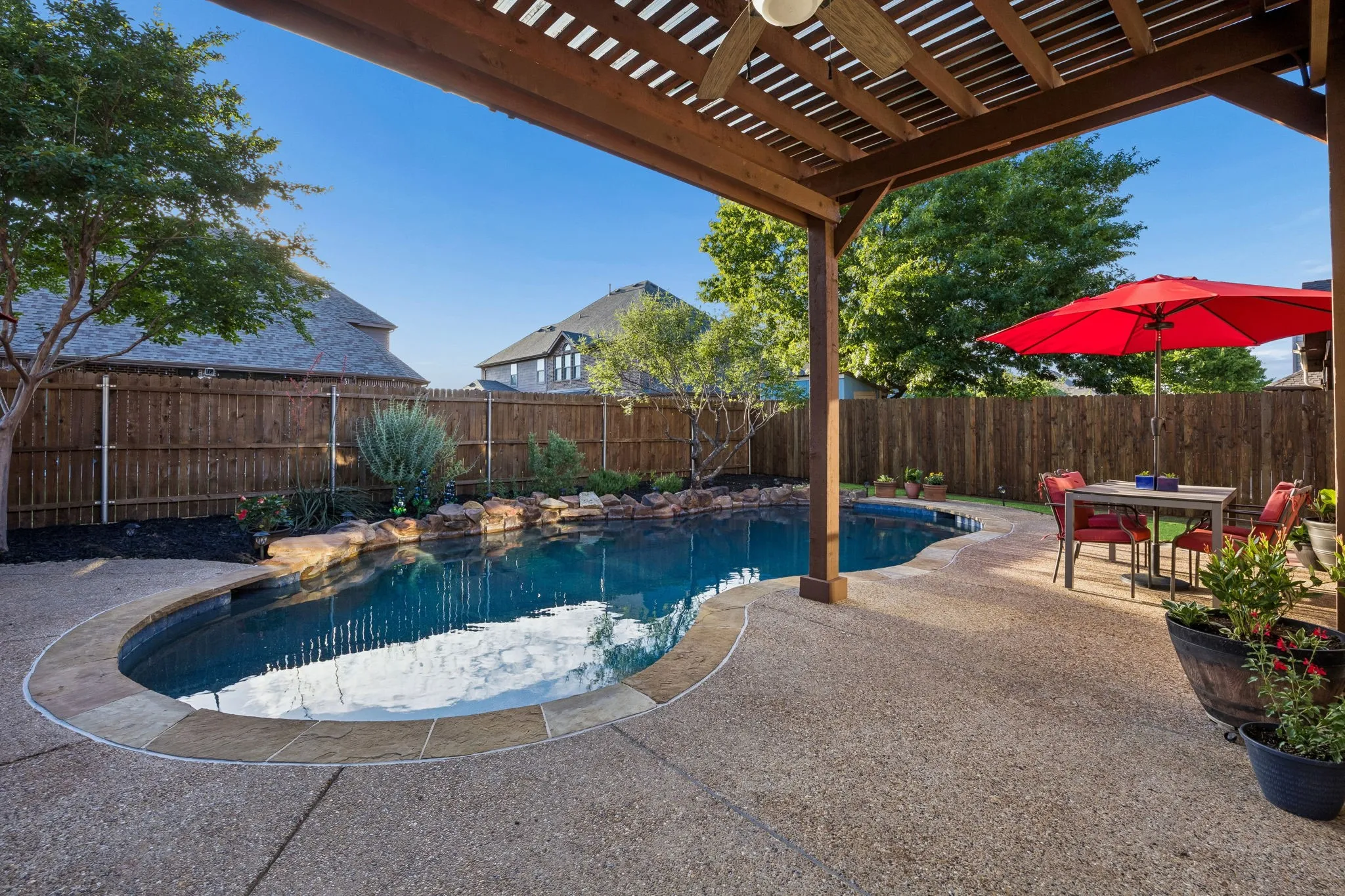 Single Family Residence For Sale in Collin County , 1500 Pillar Bluff Way, Mc Kinney, Texas 75072, 4 Bedroom, 4 Bathroom, 2 Garage spaces, 3,004 Sqft, built in 2010, Preowned, mls#21240218, Real Estate Agent in Mc Kinney, Homes For Sale in Collin county, Homes For Sale in Mc Kinney, Realtor in Mc Kinney Texas, Real Estate Brokerage Independent Realty Texas, Luminita Cordes Realtor