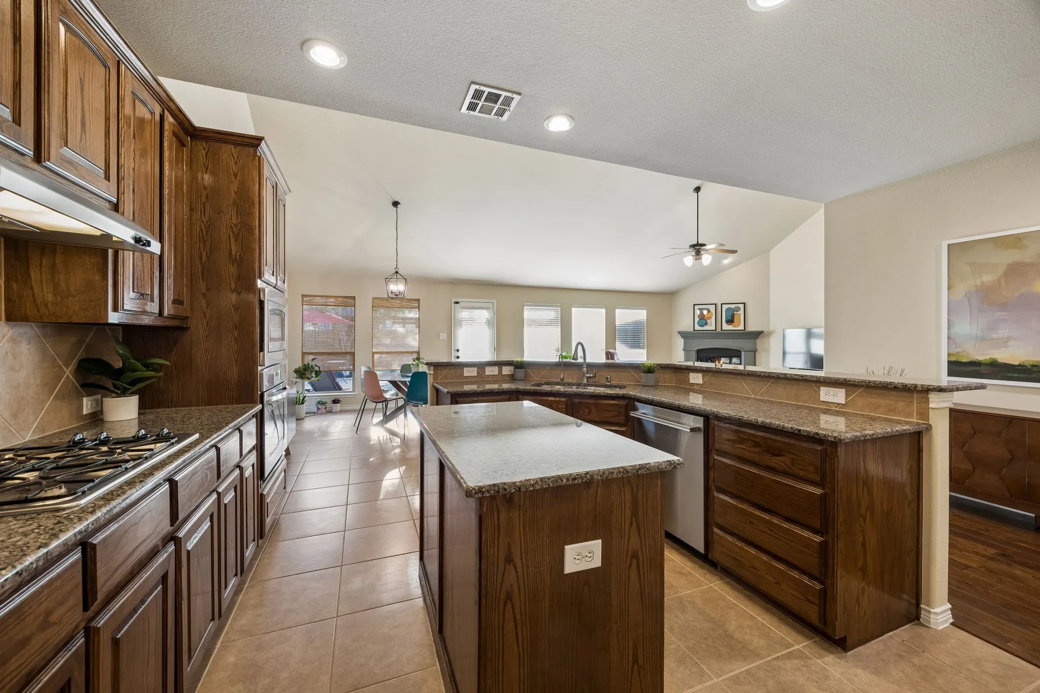 Single Family Residence For Sale in Collin County , 1500 Pillar Bluff Way, Mc Kinney, Texas 75072, 4 Bedroom, 4 Bathroom, 2 Garage spaces, 3,004 Sqft, built in 2010, Preowned, mls#21240218, Real Estate Agent in Mc Kinney, Homes For Sale in Collin county, Homes For Sale in Mc Kinney, Realtor in Mc Kinney Texas, Real Estate Brokerage Independent Realty Texas, Luminita Cordes Realtor