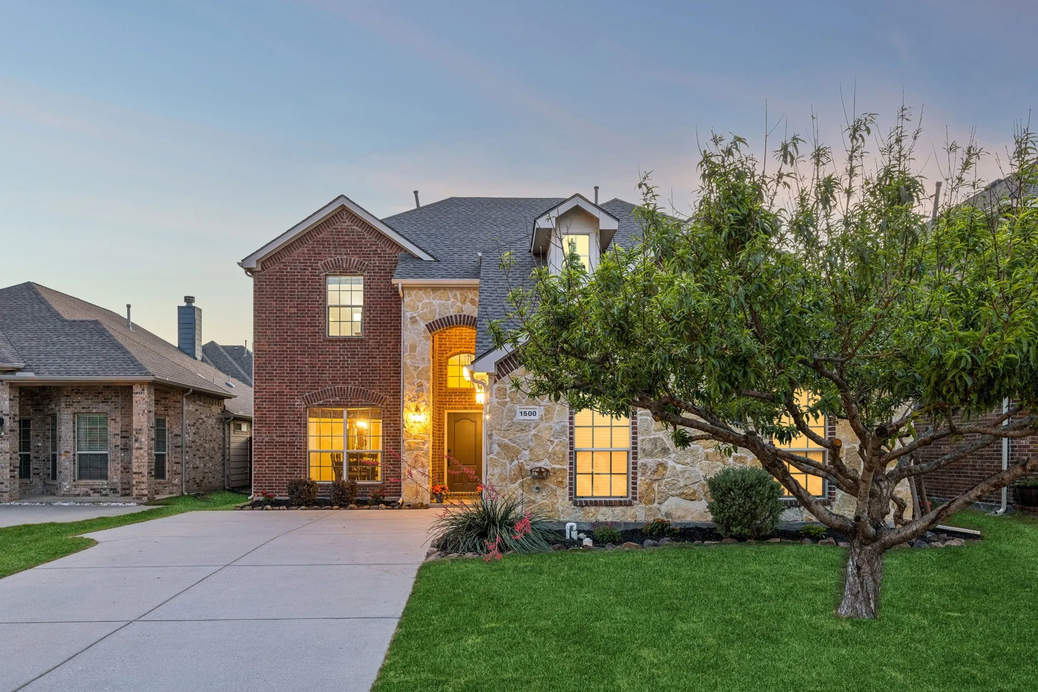 Single Family Residence For Sale in Collin County , 1500 Pillar Bluff Way, Mc Kinney, Texas 75072, 4 Bedroom, 4 Bathroom, 2 Garage spaces, 3,004 Sqft, built in 2010, Preowned, mls#21240218, Real Estate Agent in Mc Kinney, Homes For Sale in Collin county, Homes For Sale in Mc Kinney, Realtor in Mc Kinney Texas, Real Estate Brokerage Independent Realty Texas, Luminita Cordes Realtor