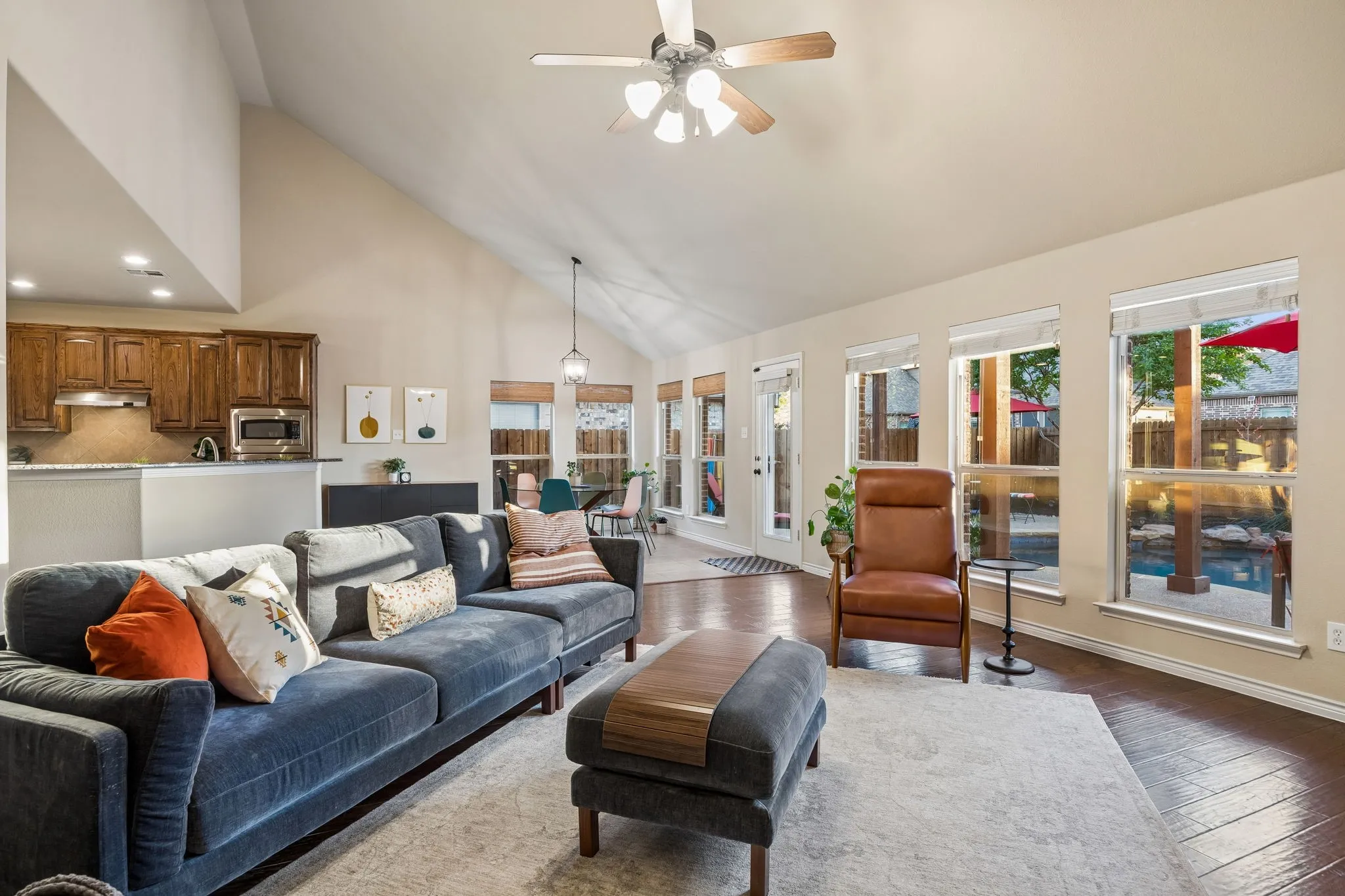 Single Family Residence For Sale in Collin County , 1500 Pillar Bluff Way, Mc Kinney, Texas 75072, 4 Bedroom, 4 Bathroom, 2 Garage spaces, 3,004 Sqft, built in 2010, Preowned, mls#21240218, Real Estate Agent in Mc Kinney, Homes For Sale in Collin county, Homes For Sale in Mc Kinney, Realtor in Mc Kinney Texas, Real Estate Brokerage Independent Realty Texas, Luminita Cordes Realtor