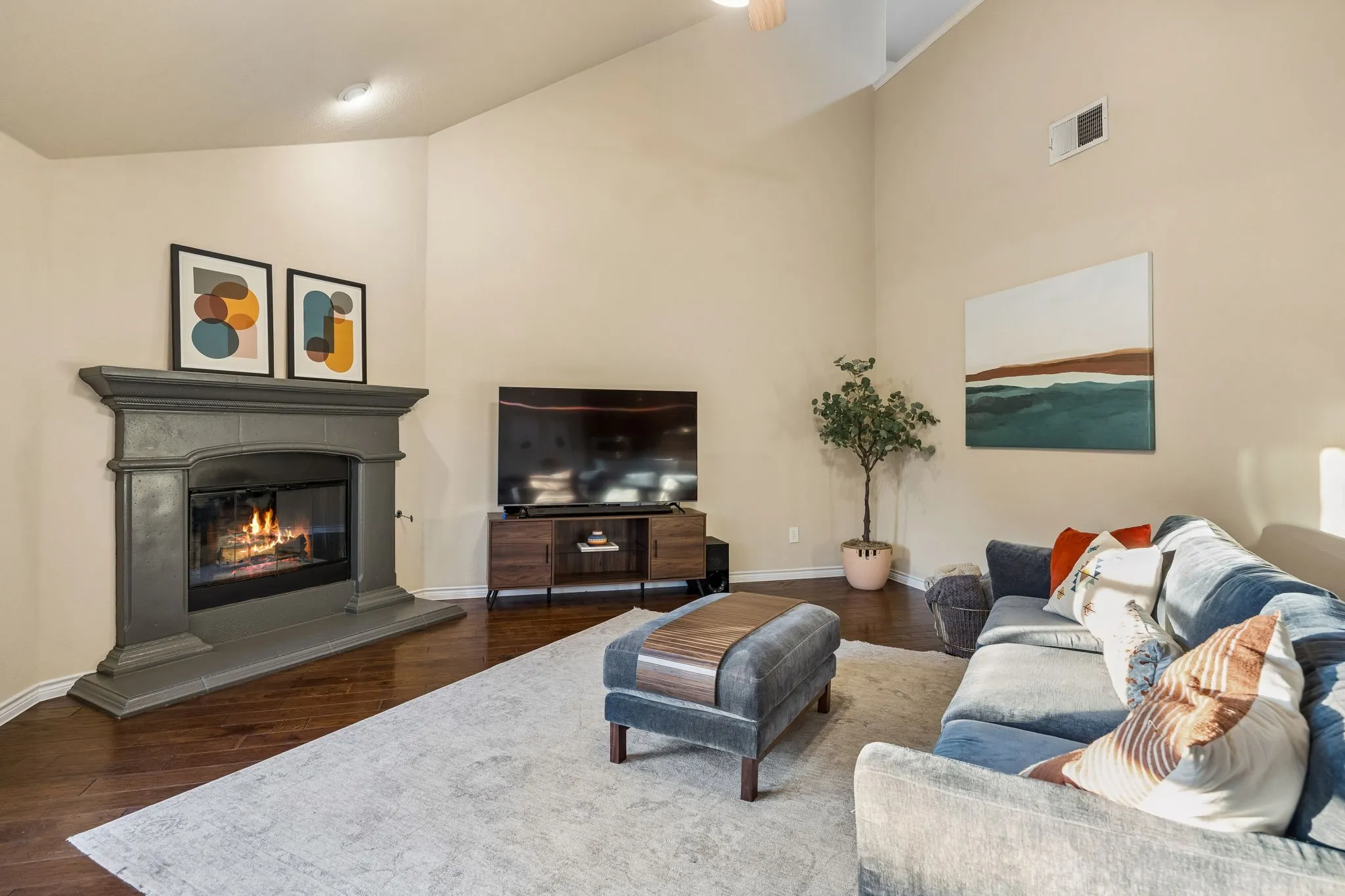 Single Family Residence For Sale in Collin County , 1500 Pillar Bluff Way, Mc Kinney, Texas 75072, 4 Bedroom, 4 Bathroom, 2 Garage spaces, 3,004 Sqft, built in 2010, Preowned, mls#21240218, Real Estate Agent in Mc Kinney, Homes For Sale in Collin county, Homes For Sale in Mc Kinney, Realtor in Mc Kinney Texas, Real Estate Brokerage Independent Realty Texas, Luminita Cordes Realtor