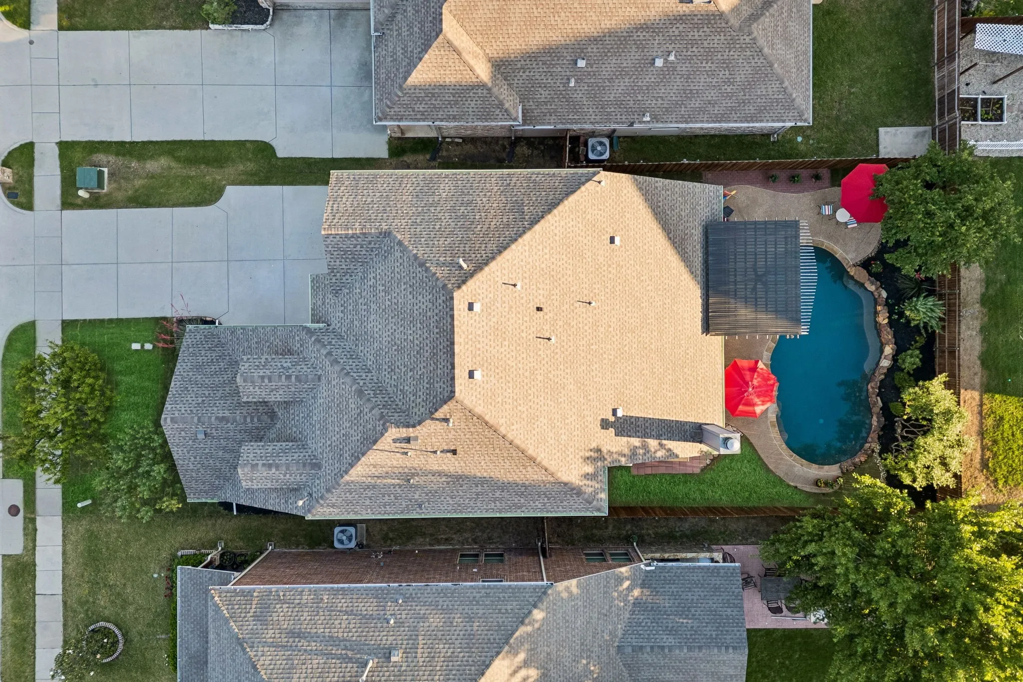 Single Family Residence For Sale in Collin County , 1500 Pillar Bluff Way, Mc Kinney, Texas 75072, 4 Bedroom, 4 Bathroom, 2 Garage spaces, 3,004 Sqft, built in 2010, Preowned, mls#21240218, Real Estate Agent in Mc Kinney, Homes For Sale in Collin county, Homes For Sale in Mc Kinney, Realtor in Mc Kinney Texas, Real Estate Brokerage Independent Realty Texas, Luminita Cordes Realtor