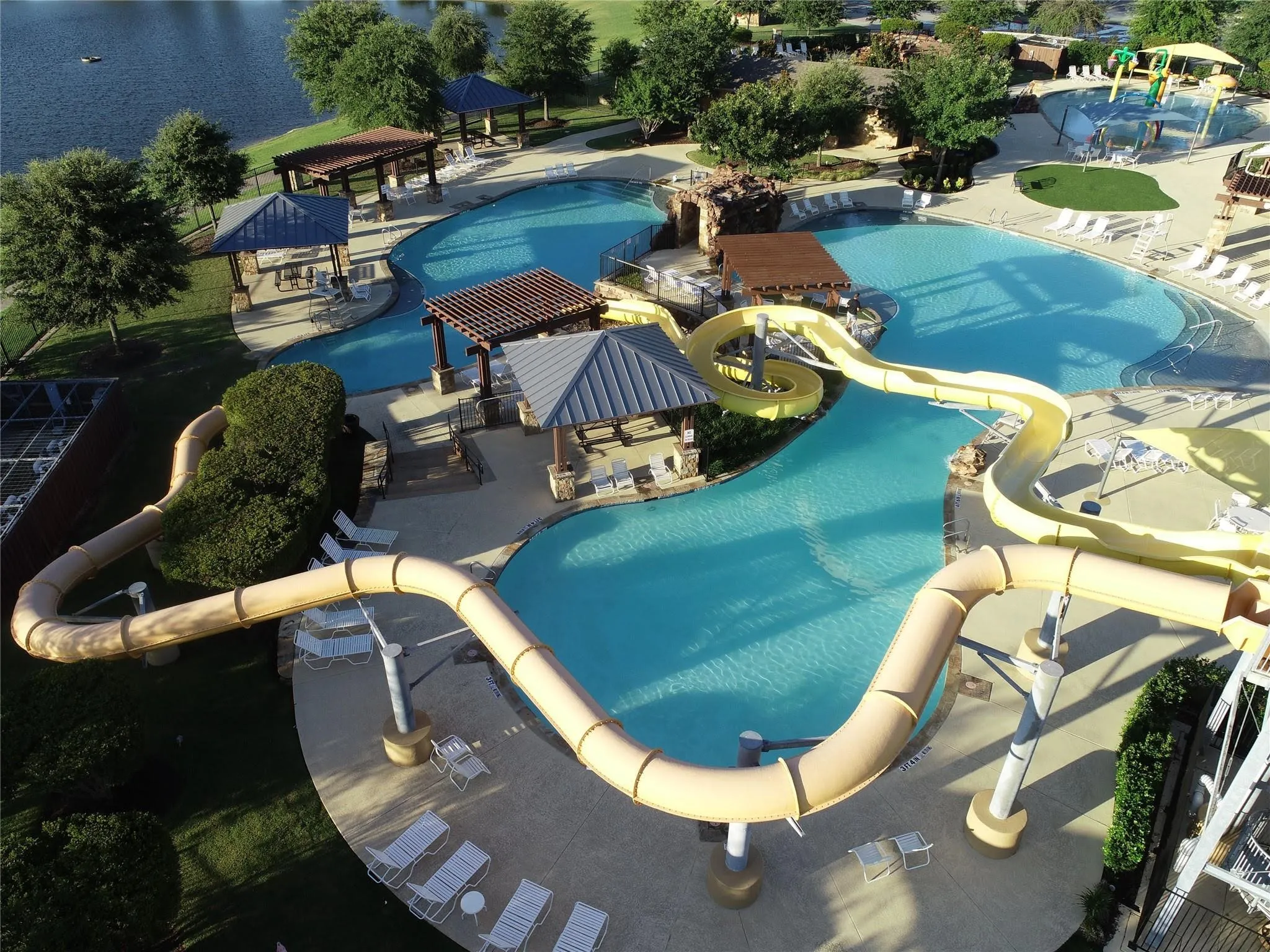 Single Family Residence For Sale in Collin County , 1500 Pillar Bluff Way, Mc Kinney, Texas 75072, 4 Bedroom, 4 Bathroom, 2 Garage spaces, 3,004 Sqft, built in 2010, Preowned, mls#21240218, Real Estate Agent in Mc Kinney, Homes For Sale in Collin county, Homes For Sale in Mc Kinney, Realtor in Mc Kinney Texas, Real Estate Brokerage Independent Realty Texas, Luminita Cordes Realtor