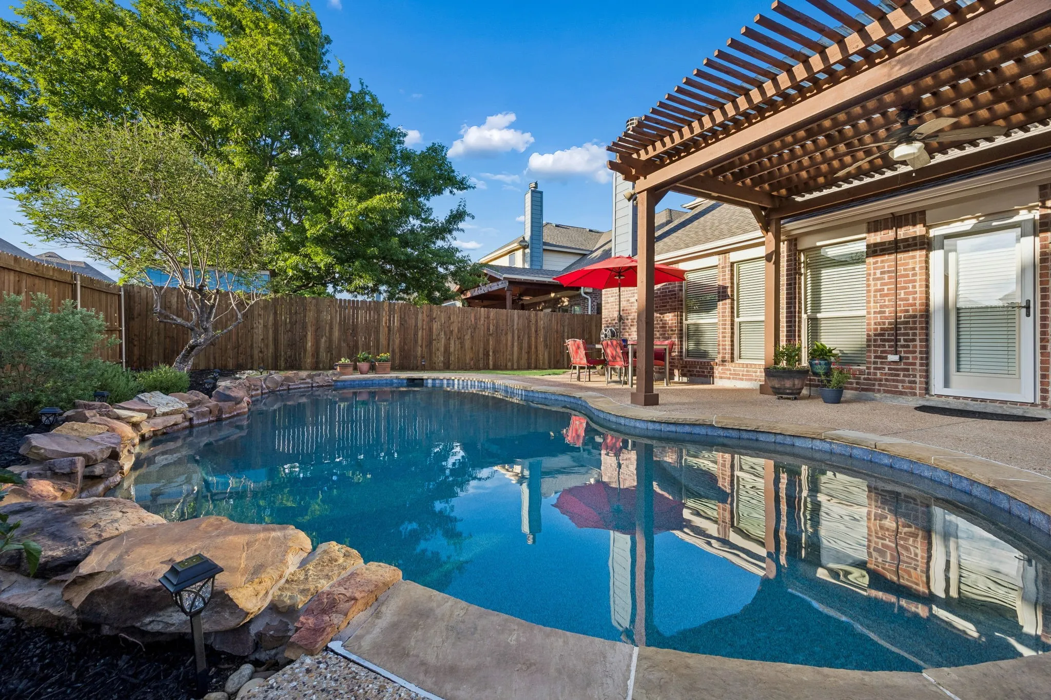 Single Family Residence For Sale in Collin County , 1500 Pillar Bluff Way, Mc Kinney, Texas 75072, 4 Bedroom, 4 Bathroom, 2 Garage spaces, 3,004 Sqft, built in 2010, Preowned, mls#21240218, Real Estate Agent in Mc Kinney, Homes For Sale in Collin county, Homes For Sale in Mc Kinney, Realtor in Mc Kinney Texas, Real Estate Brokerage Independent Realty Texas, Luminita Cordes Realtor