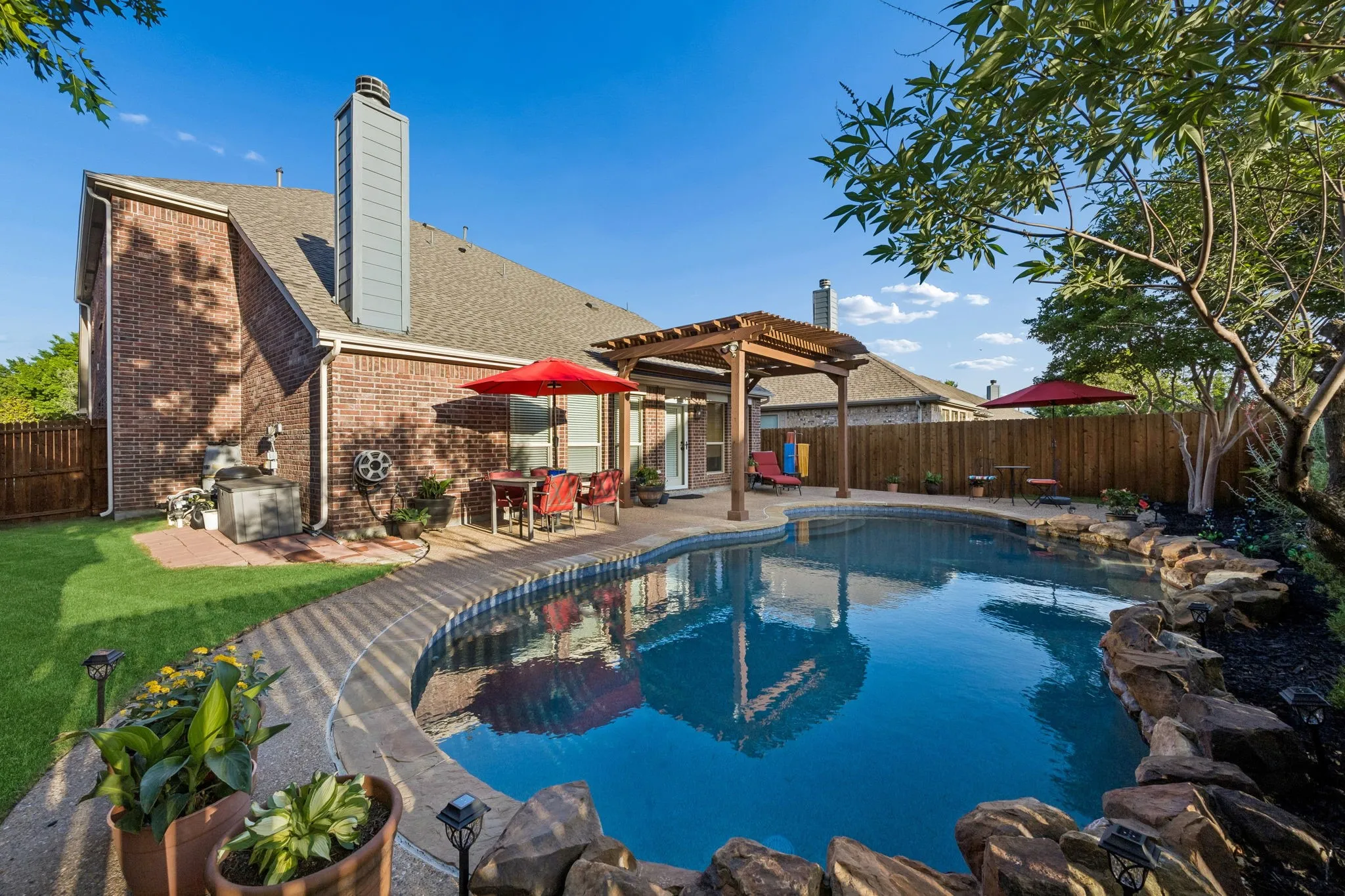 Single Family Residence For Sale in Collin County , 1500 Pillar Bluff Way, Mc Kinney, Texas 75072, 4 Bedroom, 4 Bathroom, 2 Garage spaces, 3,004 Sqft, built in 2010, Preowned, mls#21240218, Real Estate Agent in Mc Kinney, Homes For Sale in Collin county, Homes For Sale in Mc Kinney, Realtor in Mc Kinney Texas, Real Estate Brokerage Independent Realty Texas, Luminita Cordes Realtor