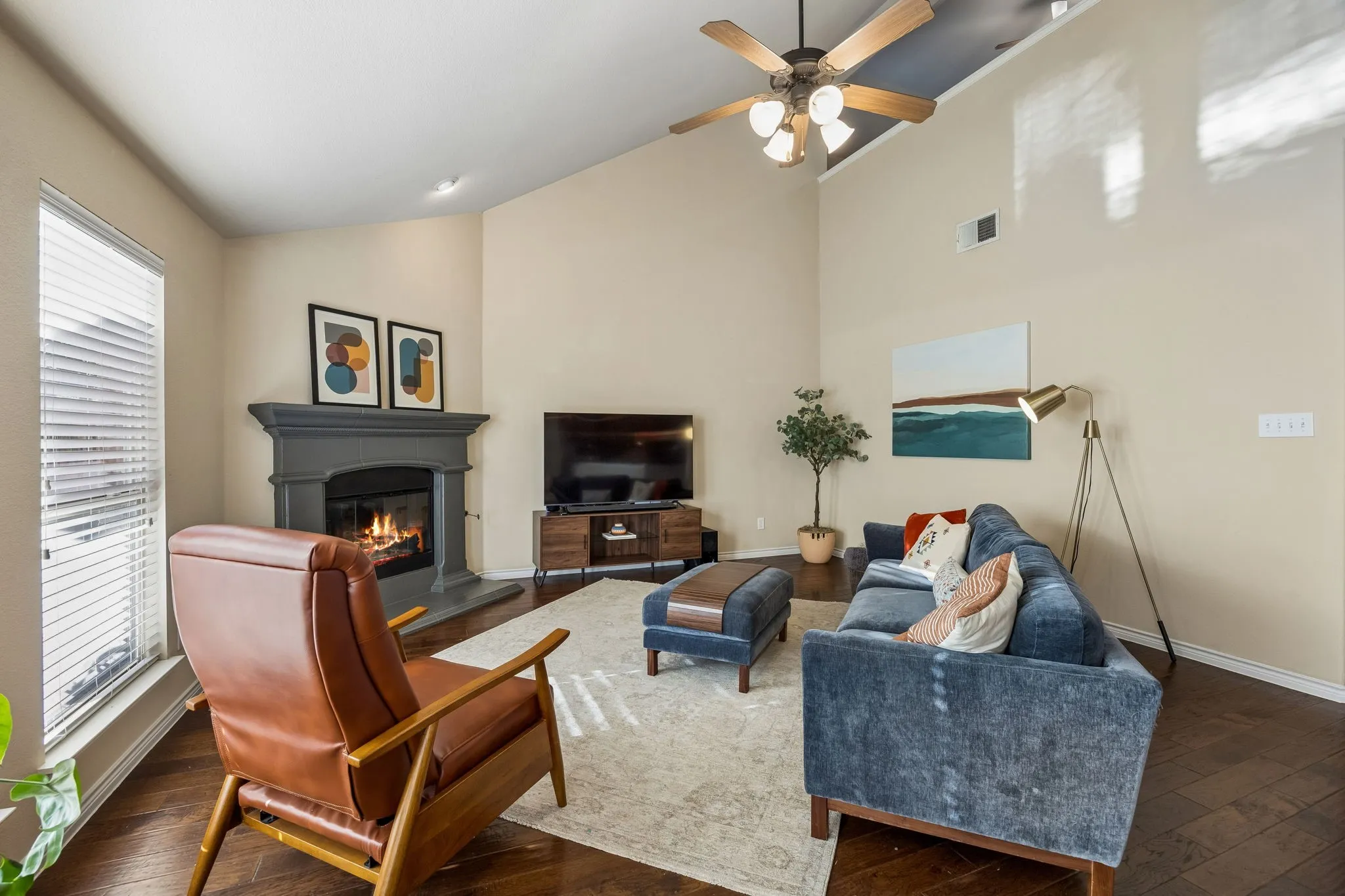 Single Family Residence For Sale in Collin County , 1500 Pillar Bluff Way, Mc Kinney, Texas 75072, 4 Bedroom, 4 Bathroom, 2 Garage spaces, 3,004 Sqft, built in 2010, Preowned, mls#21240218, Real Estate Agent in Mc Kinney, Homes For Sale in Collin county, Homes For Sale in Mc Kinney, Realtor in Mc Kinney Texas, Real Estate Brokerage Independent Realty Texas, Luminita Cordes Realtor