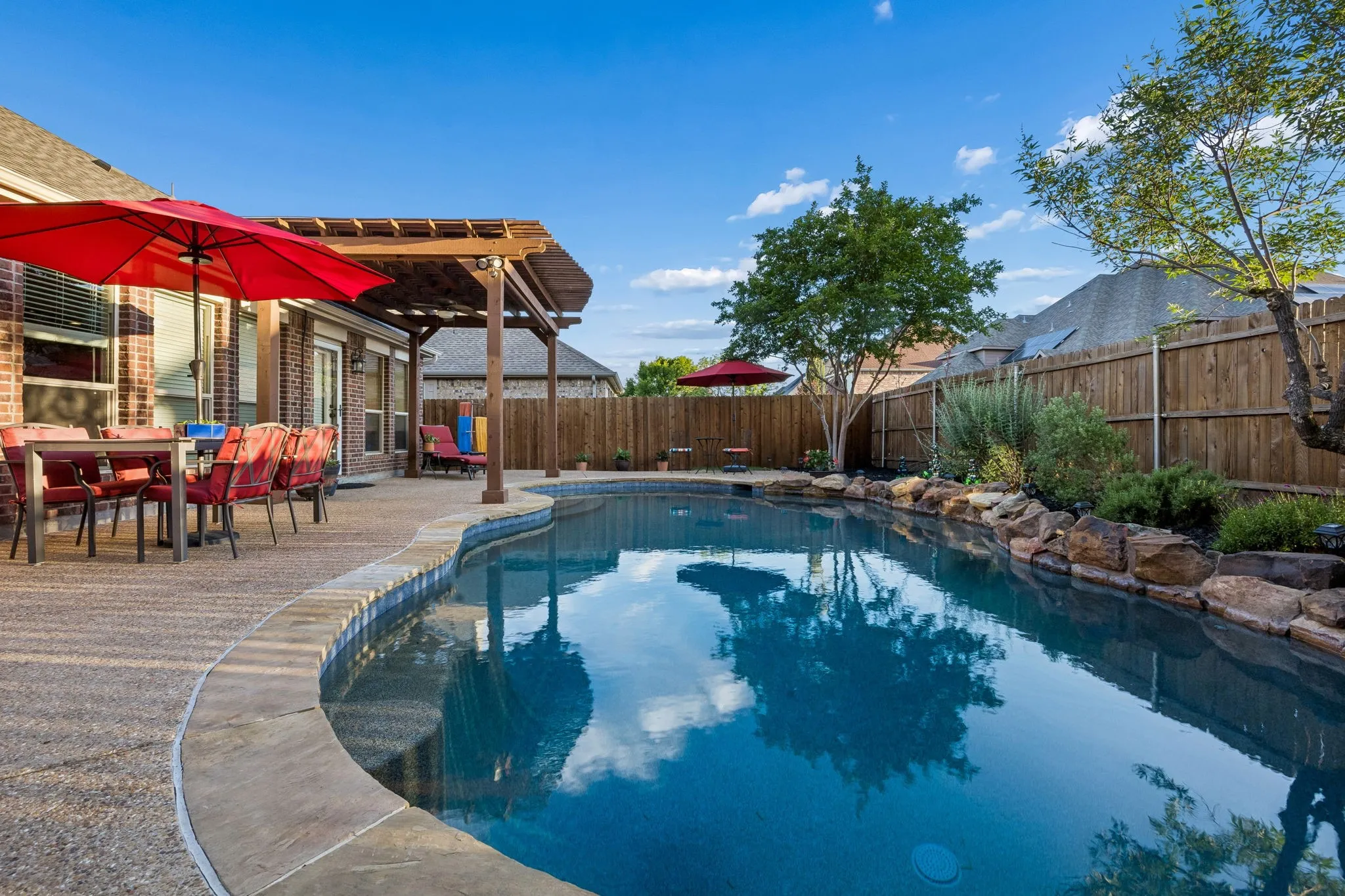 Single Family Residence For Sale in Collin County , 1500 Pillar Bluff Way, Mc Kinney, Texas 75072, 4 Bedroom, 4 Bathroom, 2 Garage spaces, 3,004 Sqft, built in 2010, Preowned, mls#21240218, Real Estate Agent in Mc Kinney, Homes For Sale in Collin county, Homes For Sale in Mc Kinney, Realtor in Mc Kinney Texas, Real Estate Brokerage Independent Realty Texas, Luminita Cordes Realtor