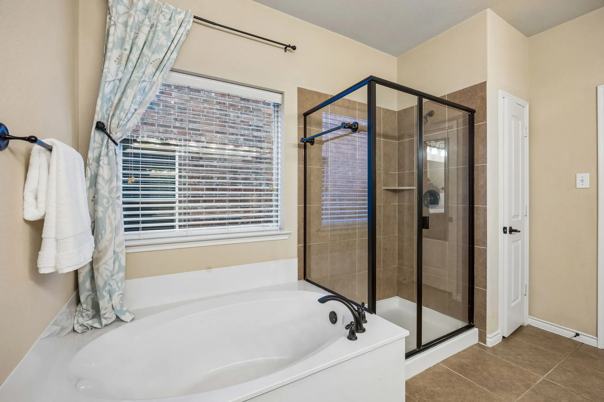 Single Family Residence For Sale in Collin County , 1500 Pillar Bluff Way, Mc Kinney, Texas 75072, 4 Bedroom, 4 Bathroom, 2 Garage spaces, 3,004 Sqft, built in 2010, Preowned, mls#21240218, Real Estate Agent in Mc Kinney, Homes For Sale in Collin county, Homes For Sale in Mc Kinney, Realtor in Mc Kinney Texas, Real Estate Brokerage Independent Realty Texas, Luminita Cordes Realtor