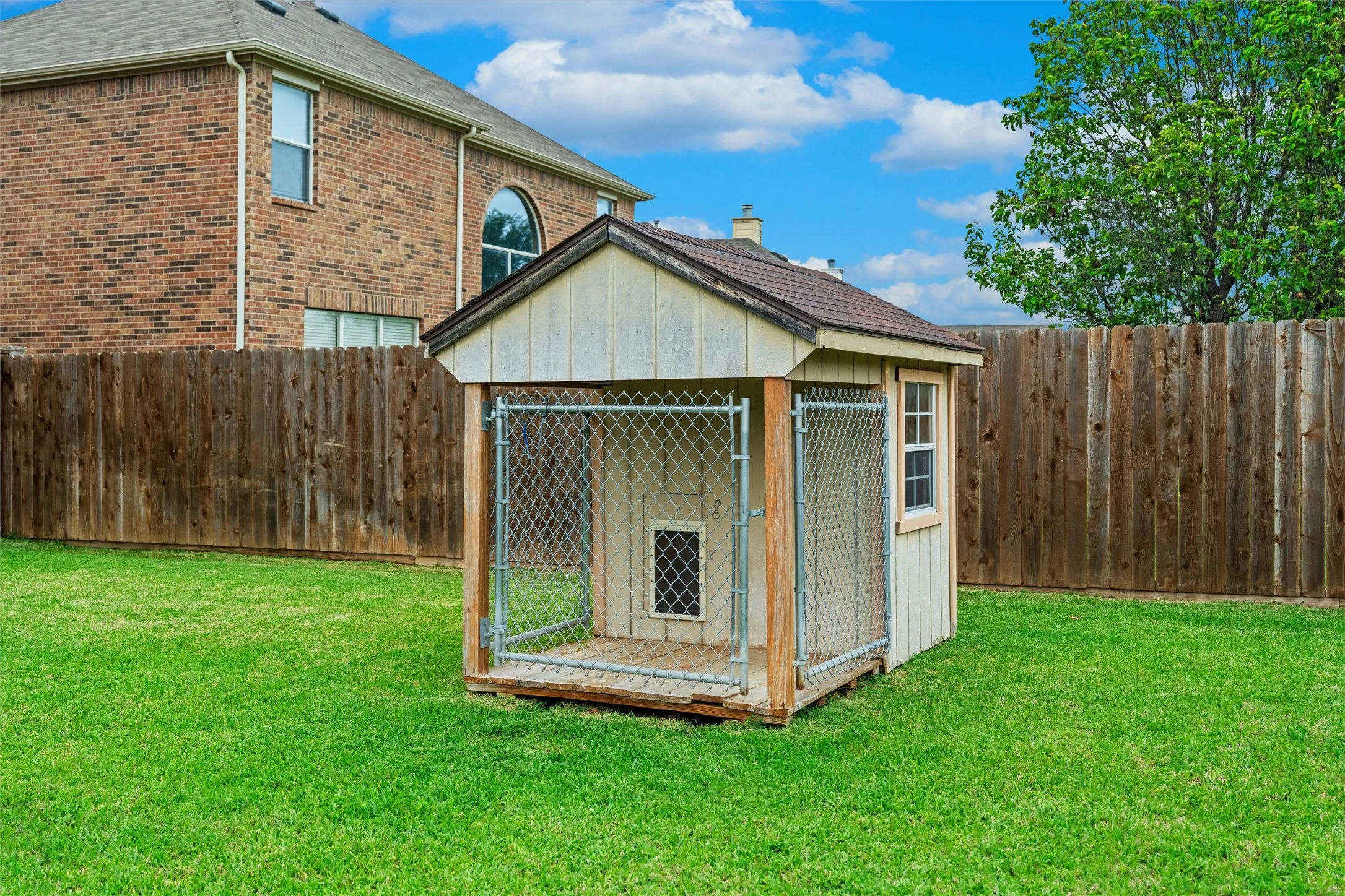 Single Family Residence For Sale in Tarrant County , 2815 S Serrano, Grand Prairie, Texas 75054, 4 Bedroom, 3 Bathroom, 2 Garage spaces, 2,852 Sqft, built in 2006, mls#21249990, Real Estate Agent in Grand Prairie, Homes For Sale in Tarrant county, Homes For Sale in Grand Prairie, Realtor in Grand Prairie Texas, Real Estate Brokerage Independent Realty Texas, Luminita Cordes Realtor