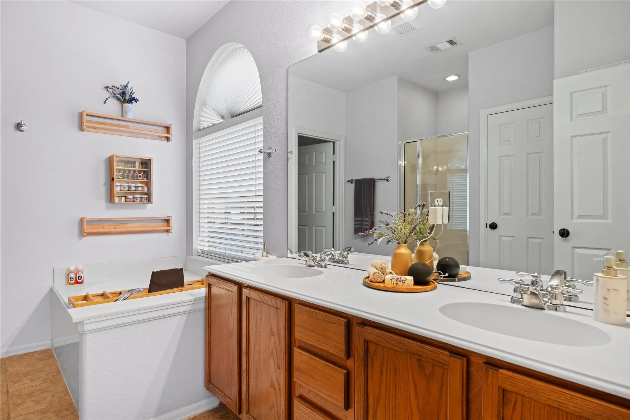 Single Family Residence For Sale in Tarrant County , 2815 S Serrano, Grand Prairie, Texas 75054, 4 Bedroom, 3 Bathroom, 2 Garage spaces, 2,852 Sqft, built in 2006, mls#21249990, Real Estate Agent in Grand Prairie, Homes For Sale in Tarrant county, Homes For Sale in Grand Prairie, Realtor in Grand Prairie Texas, Real Estate Brokerage Independent Realty Texas, Luminita Cordes Realtor
