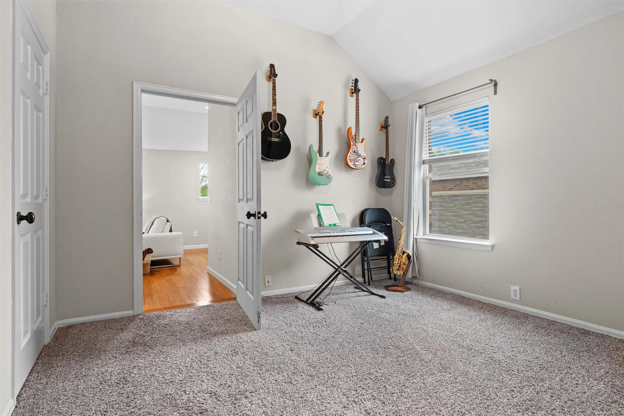 Single Family Residence For Sale in Tarrant County , 2815 S Serrano, Grand Prairie, Texas 75054, 4 Bedroom, 3 Bathroom, 2 Garage spaces, 2,852 Sqft, built in 2006, mls#21249990, Real Estate Agent in Grand Prairie, Homes For Sale in Tarrant county, Homes For Sale in Grand Prairie, Realtor in Grand Prairie Texas, Real Estate Brokerage Independent Realty Texas, Luminita Cordes Realtor
