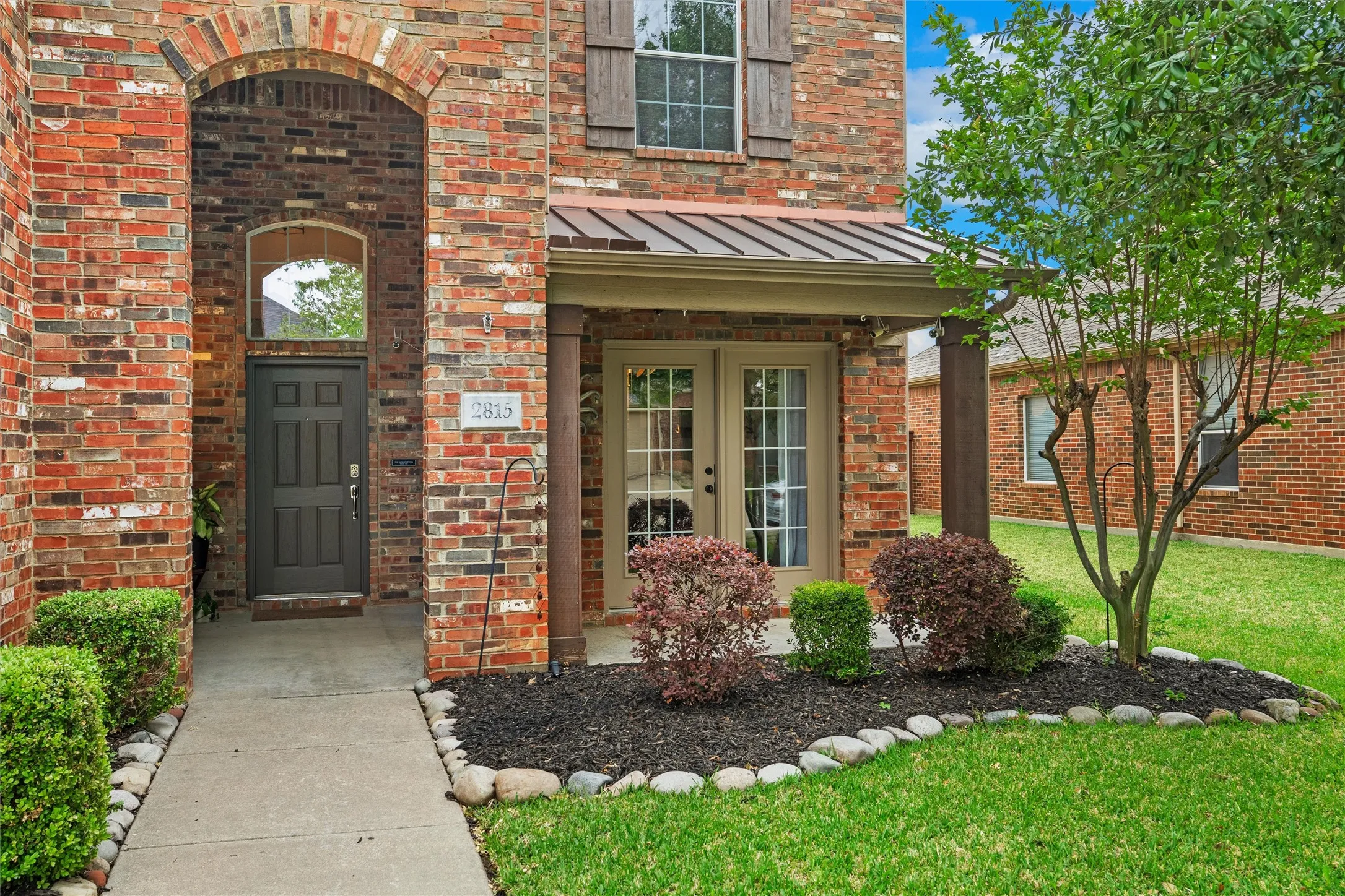 Single Family Residence For Sale in Tarrant County , 2815 S Serrano, Grand Prairie, Texas 75054, 4 Bedroom, 3 Bathroom, 2 Garage spaces, 2,852 Sqft, built in 2006, mls#21249990, Real Estate Agent in Grand Prairie, Homes For Sale in Tarrant county, Homes For Sale in Grand Prairie, Realtor in Grand Prairie Texas, Real Estate Brokerage Independent Realty Texas, Luminita Cordes Realtor