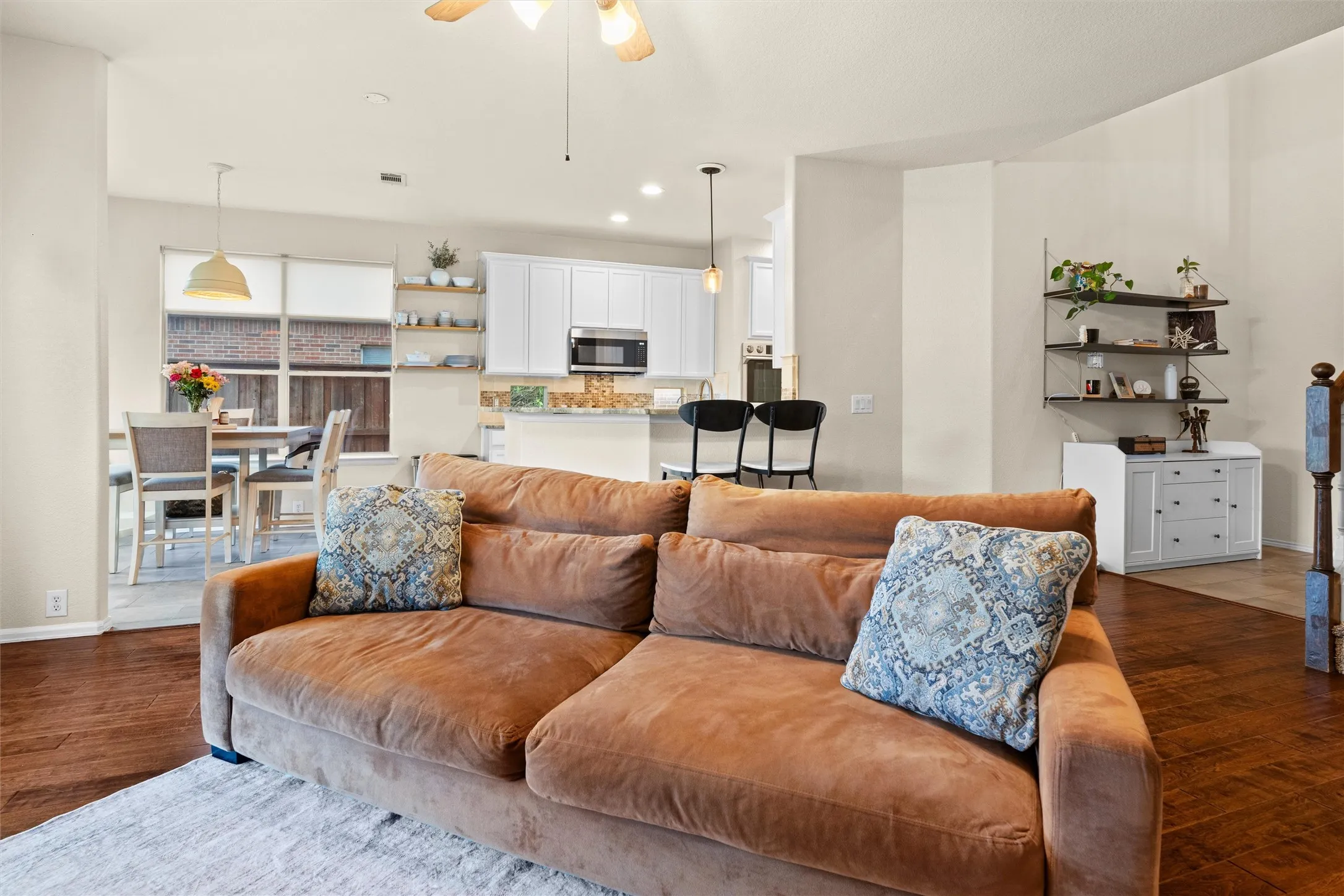Single Family Residence For Sale in Tarrant County , 2815 S Serrano, Grand Prairie, Texas 75054, 4 Bedroom, 3 Bathroom, 2 Garage spaces, 2,852 Sqft, built in 2006, mls#21249990, Real Estate Agent in Grand Prairie, Homes For Sale in Tarrant county, Homes For Sale in Grand Prairie, Realtor in Grand Prairie Texas, Real Estate Brokerage Independent Realty Texas, Luminita Cordes Realtor
