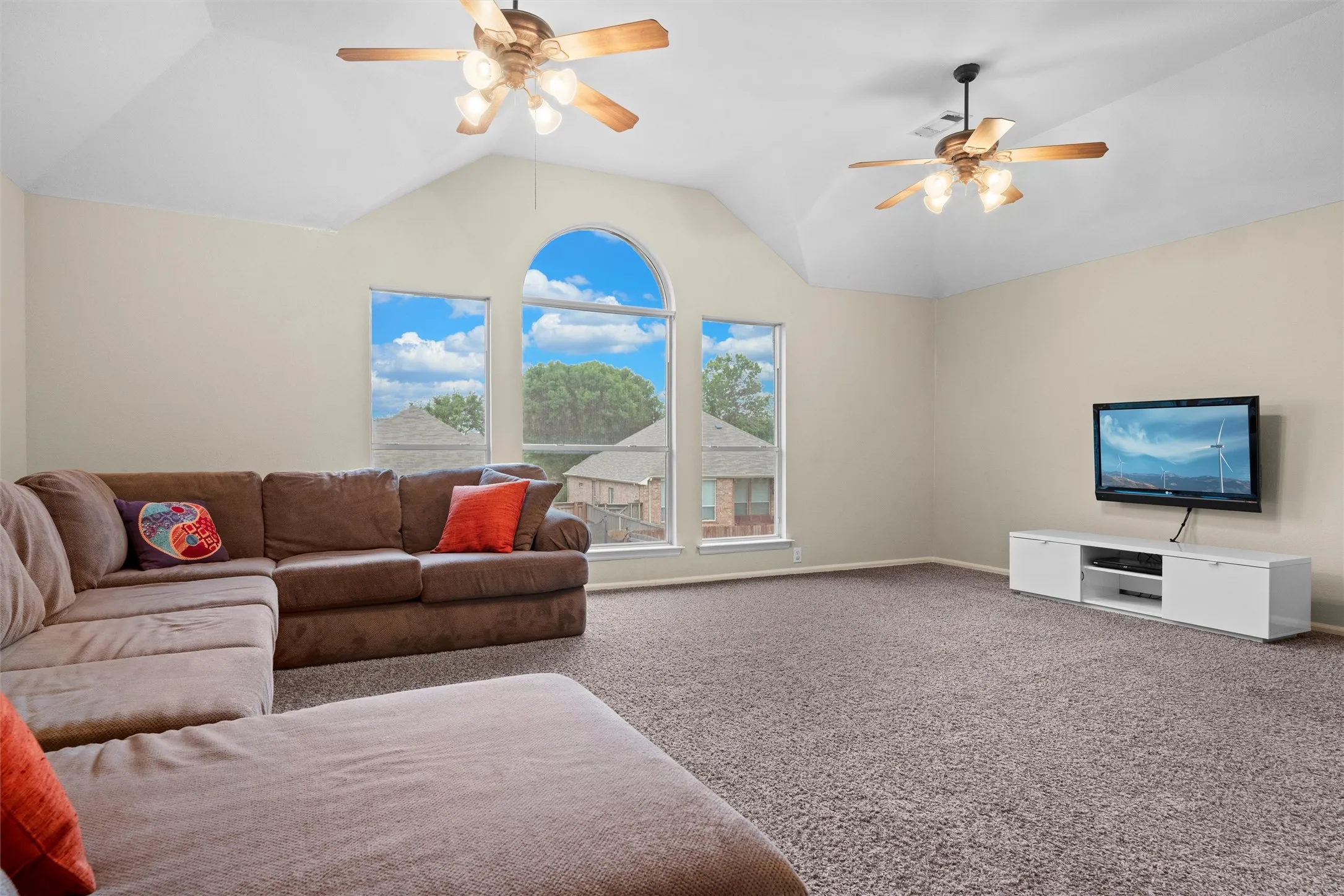 Single Family Residence For Sale in Tarrant County , 2815 S Serrano, Grand Prairie, Texas 75054, 4 Bedroom, 3 Bathroom, 2 Garage spaces, 2,852 Sqft, built in 2006, mls#21249990, Real Estate Agent in Grand Prairie, Homes For Sale in Tarrant county, Homes For Sale in Grand Prairie, Realtor in Grand Prairie Texas, Real Estate Brokerage Independent Realty Texas, Luminita Cordes Realtor