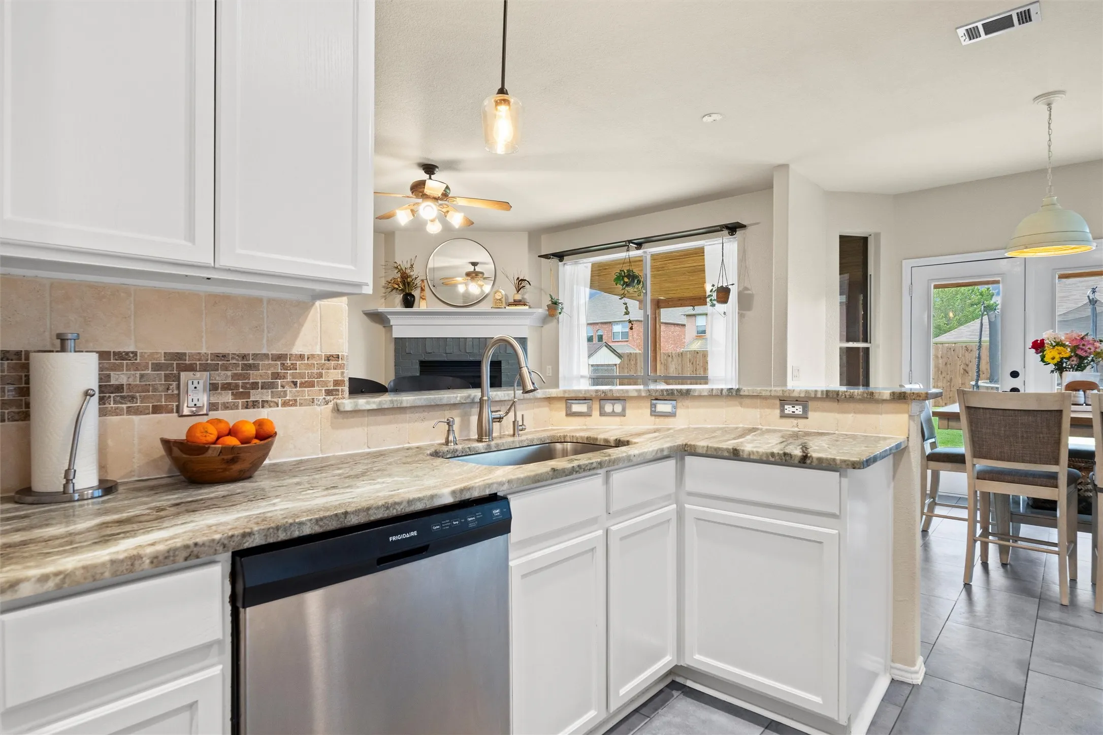 Single Family Residence For Sale in Tarrant County , 2815 S Serrano, Grand Prairie, Texas 75054, 4 Bedroom, 3 Bathroom, 2 Garage spaces, 2,852 Sqft, built in 2006, mls#21249990, Real Estate Agent in Grand Prairie, Homes For Sale in Tarrant county, Homes For Sale in Grand Prairie, Realtor in Grand Prairie Texas, Real Estate Brokerage Independent Realty Texas, Luminita Cordes Realtor