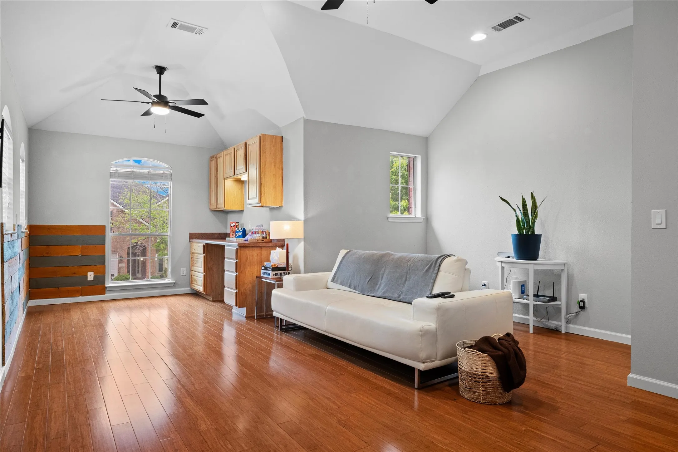 Single Family Residence For Sale in Tarrant County , 2815 S Serrano, Grand Prairie, Texas 75054, 4 Bedroom, 3 Bathroom, 2 Garage spaces, 2,852 Sqft, built in 2006, mls#21249990, Real Estate Agent in Grand Prairie, Homes For Sale in Tarrant county, Homes For Sale in Grand Prairie, Realtor in Grand Prairie Texas, Real Estate Brokerage Independent Realty Texas, Luminita Cordes Realtor