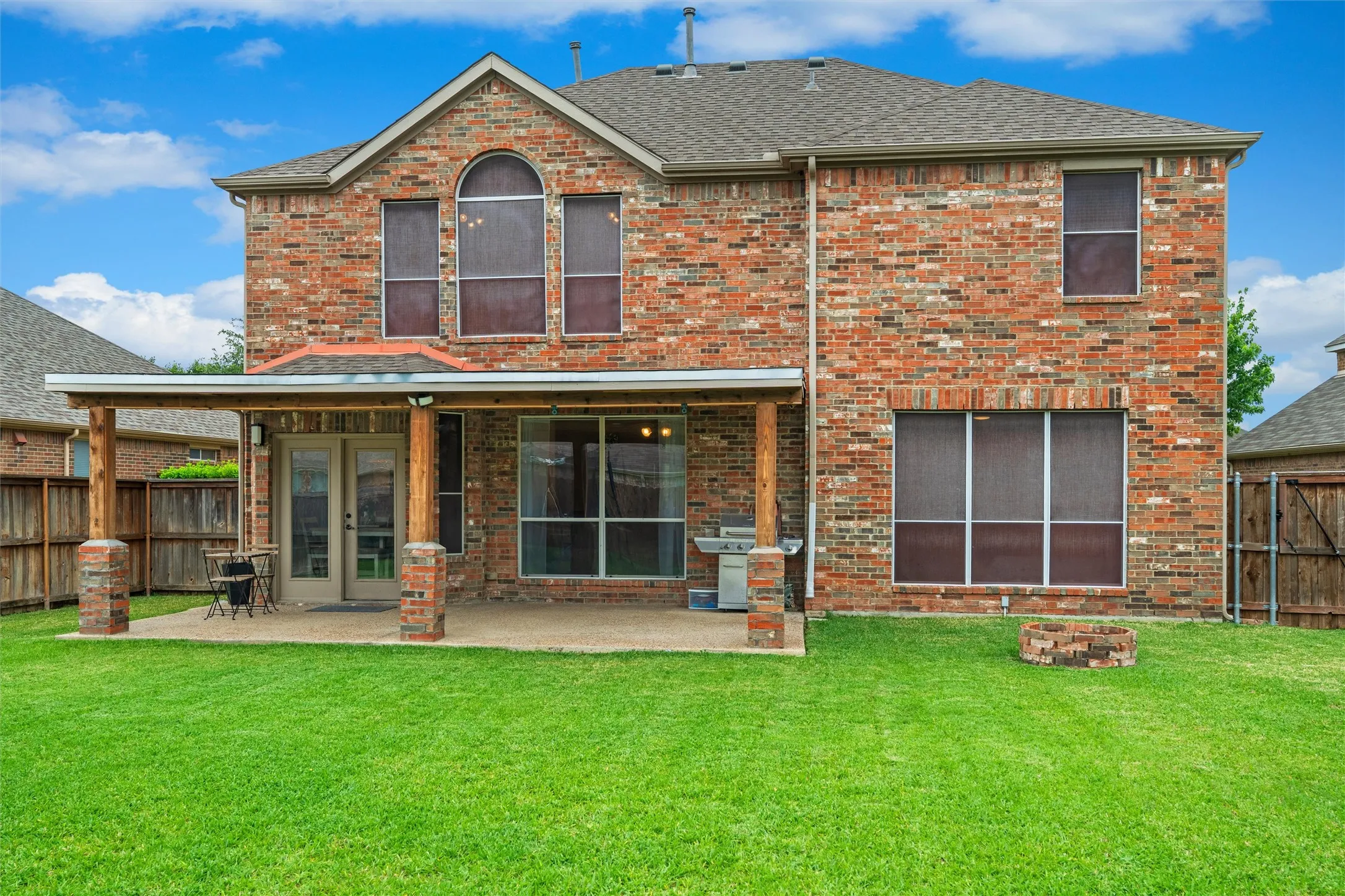 Single Family Residence For Sale in Tarrant County , 2815 S Serrano, Grand Prairie, Texas 75054, 4 Bedroom, 3 Bathroom, 2 Garage spaces, 2,852 Sqft, built in 2006, mls#21249990, Real Estate Agent in Grand Prairie, Homes For Sale in Tarrant county, Homes For Sale in Grand Prairie, Realtor in Grand Prairie Texas, Real Estate Brokerage Independent Realty Texas, Luminita Cordes Realtor