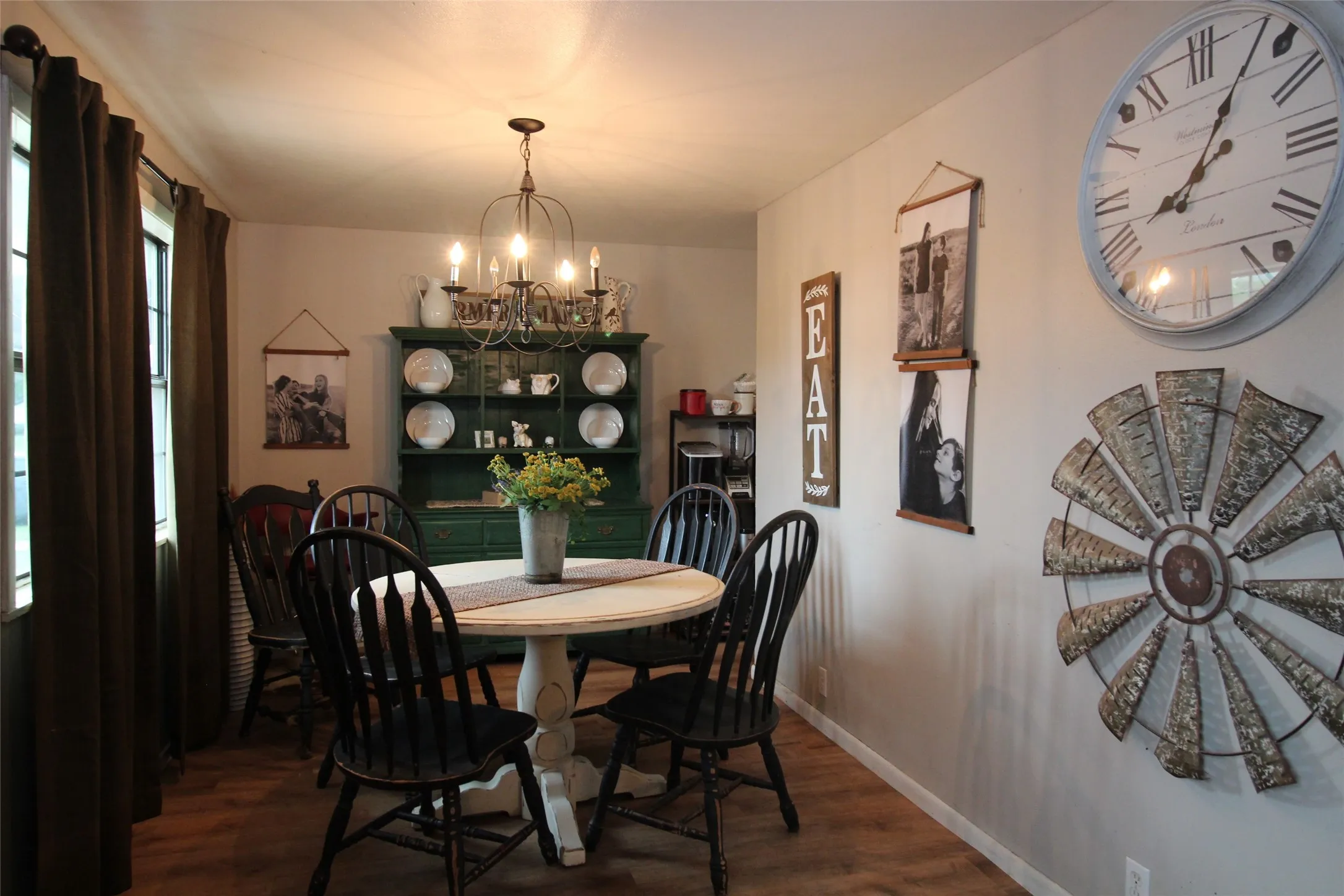 Single Family Residence For Sale in Knox County , 810 W Eden Street, Munday, Texas 76371, 3 Bedroom, 2 Bathroom, Garage spaces, 1,487 Sqft, built in 1970, mls#21249108, Real Estate Agent in Munday, Homes For Sale in Knox county, Homes For Sale in Munday, Realtor in Munday Texas, Real Estate Brokerage Independent Realty Texas, Luminita Cordes Realtor
