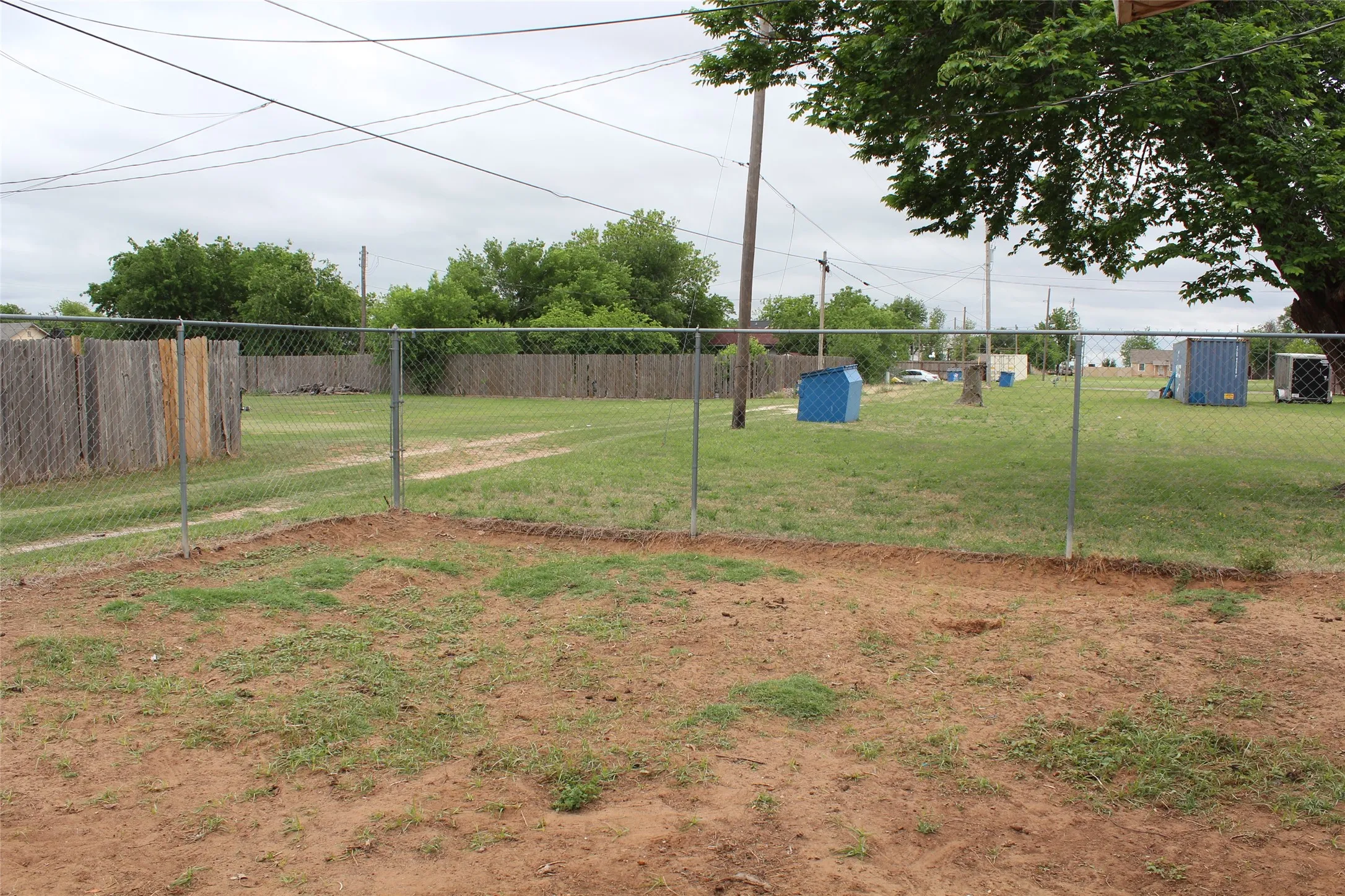 Single Family Residence For Sale in Knox County , 810 W Eden Street, Munday, Texas 76371, 3 Bedroom, 2 Bathroom, Garage spaces, 1,487 Sqft, built in 1970, mls#21249108, Real Estate Agent in Munday, Homes For Sale in Knox county, Homes For Sale in Munday, Realtor in Munday Texas, Real Estate Brokerage Independent Realty Texas, Luminita Cordes Realtor