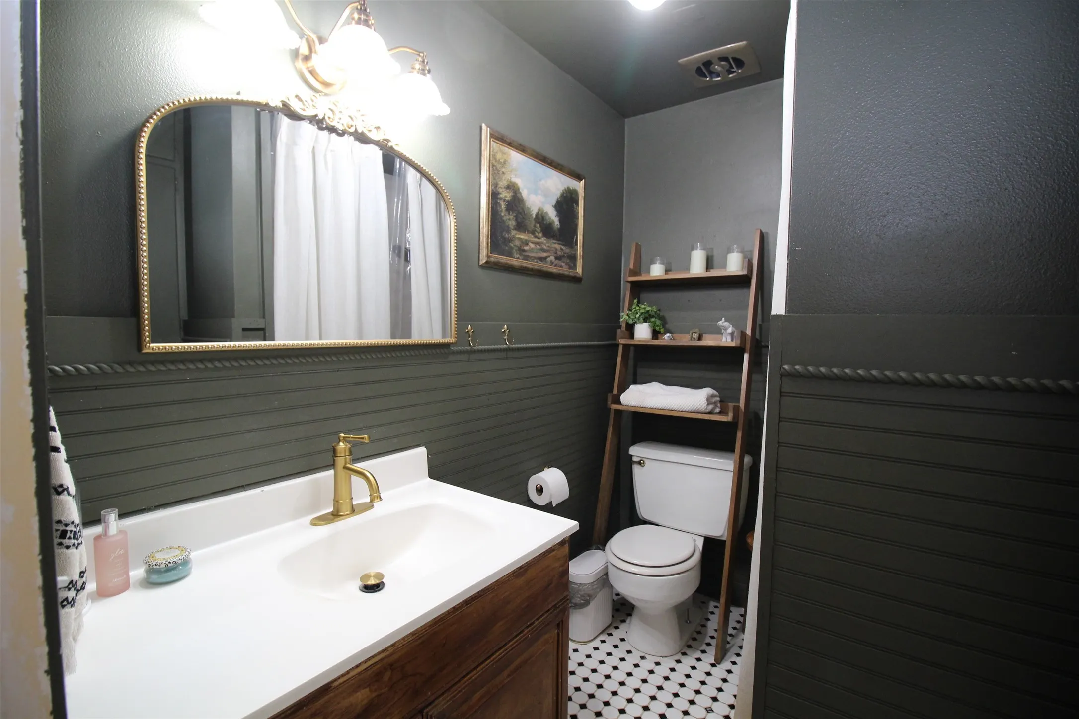 Single Family Residence For Sale in Knox County , 810 W Eden Street, Munday, Texas 76371, 3 Bedroom, 2 Bathroom, Garage spaces, 1,487 Sqft, built in 1970, mls#21249108, Real Estate Agent in Munday, Homes For Sale in Knox county, Homes For Sale in Munday, Realtor in Munday Texas, Real Estate Brokerage Independent Realty Texas, Luminita Cordes Realtor