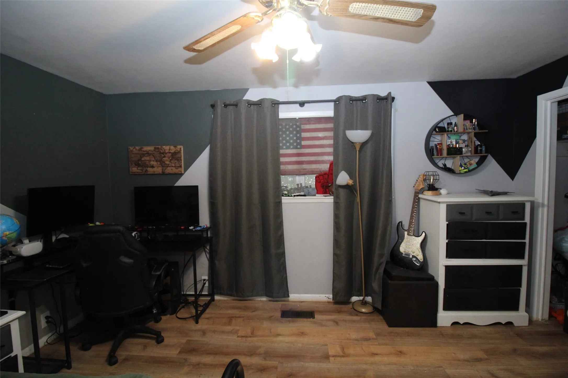 Single Family Residence For Sale in Knox County , 810 W Eden Street, Munday, Texas 76371, 3 Bedroom, 2 Bathroom, Garage spaces, 1,487 Sqft, built in 1970, mls#21249108, Real Estate Agent in Munday, Homes For Sale in Knox county, Homes For Sale in Munday, Realtor in Munday Texas, Real Estate Brokerage Independent Realty Texas, Luminita Cordes Realtor