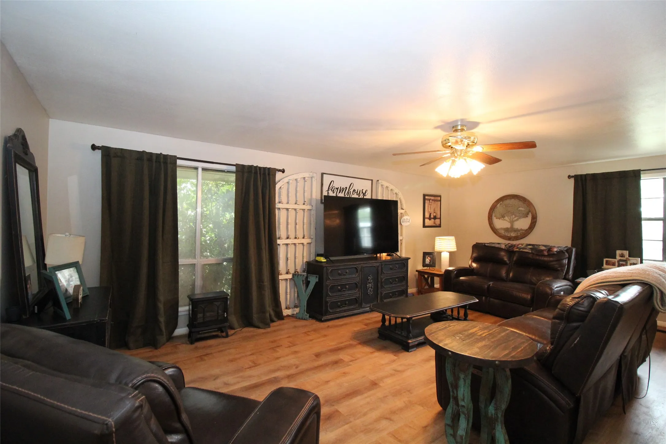 Single Family Residence For Sale in Knox County , 810 W Eden Street, Munday, Texas 76371, 3 Bedroom, 2 Bathroom, Garage spaces, 1,487 Sqft, built in 1970, mls#21249108, Real Estate Agent in Munday, Homes For Sale in Knox county, Homes For Sale in Munday, Realtor in Munday Texas, Real Estate Brokerage Independent Realty Texas, Luminita Cordes Realtor