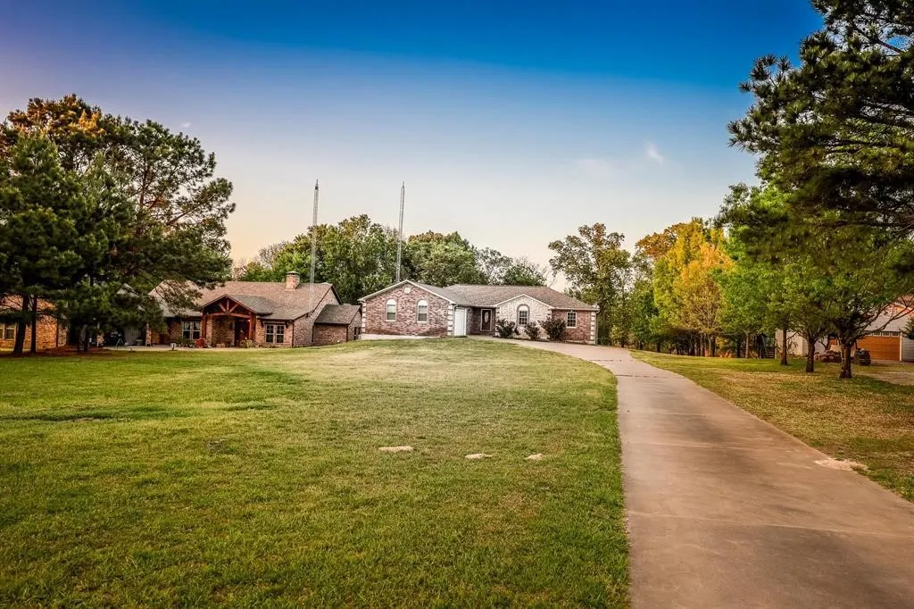 Single Family Residence For Sale in Wood County , 600 CR 1503, Alba, Texas 75410, 4 Bedroom, 4 Bathroom, 2 Garage spaces, 3,114 Sqft, built in 2008, Price $629,750, mls#21250250, Real Estate Agent in Alba, Homes For Sale in Wood county, Homes For Sale in Alba, Realtor in Alba Texas, Real Estate Brokerage Independent Realty Texas, Luminita Cordes Realtor