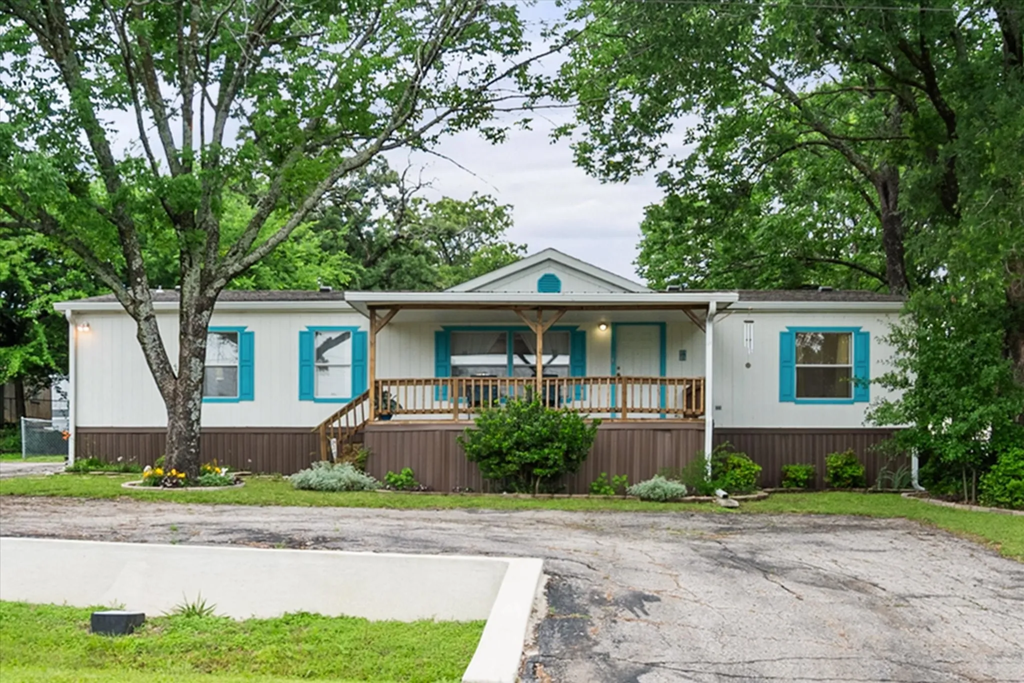 Single Family Residence For Sale in Henderson County , 510 Nob Hill Lane, Seven Points, Texas 75143, 4 Bedroom, 2 Bathroom, Garage spaces, 1,568 Sqft, built in 2005, mls#21249751, Real Estate Agent in Seven Points, Homes For Sale in Henderson county, Homes For Sale in Seven Points, Realtor in Seven Points Texas, Real Estate Brokerage Independent Realty Texas, Luminita Cordes Realtor