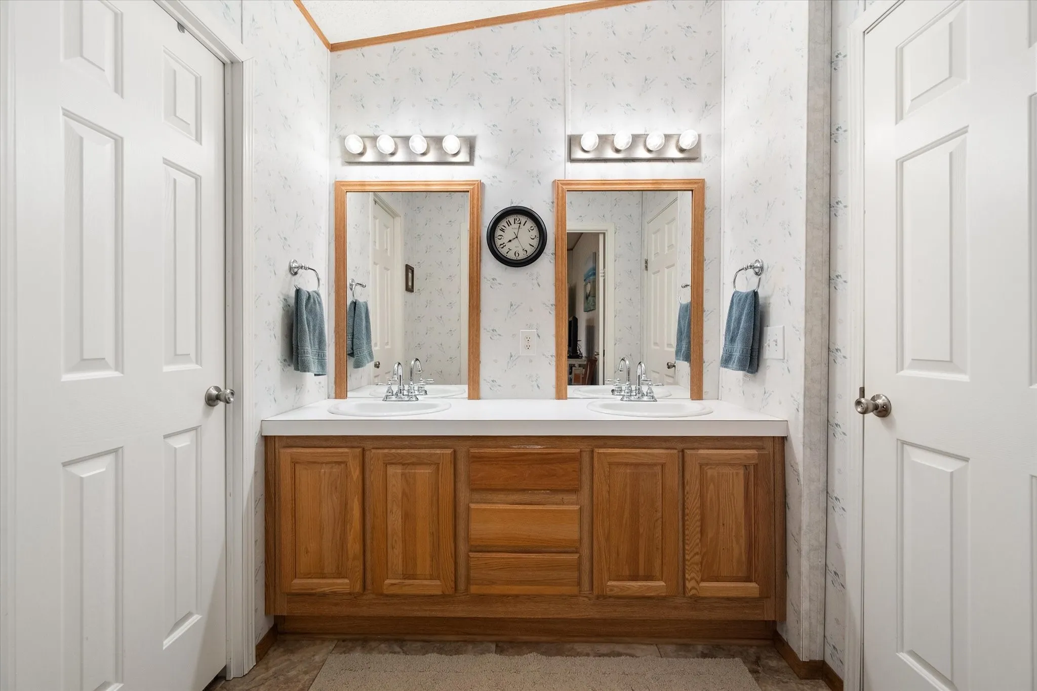 Single Family Residence For Sale in Henderson County , 510 Nob Hill Lane, Seven Points, Texas 75143, 4 Bedroom, 2 Bathroom, Garage spaces, 1,568 Sqft, built in 2005, mls#21249751, Real Estate Agent in Seven Points, Homes For Sale in Henderson county, Homes For Sale in Seven Points, Realtor in Seven Points Texas, Real Estate Brokerage Independent Realty Texas, Luminita Cordes Realtor