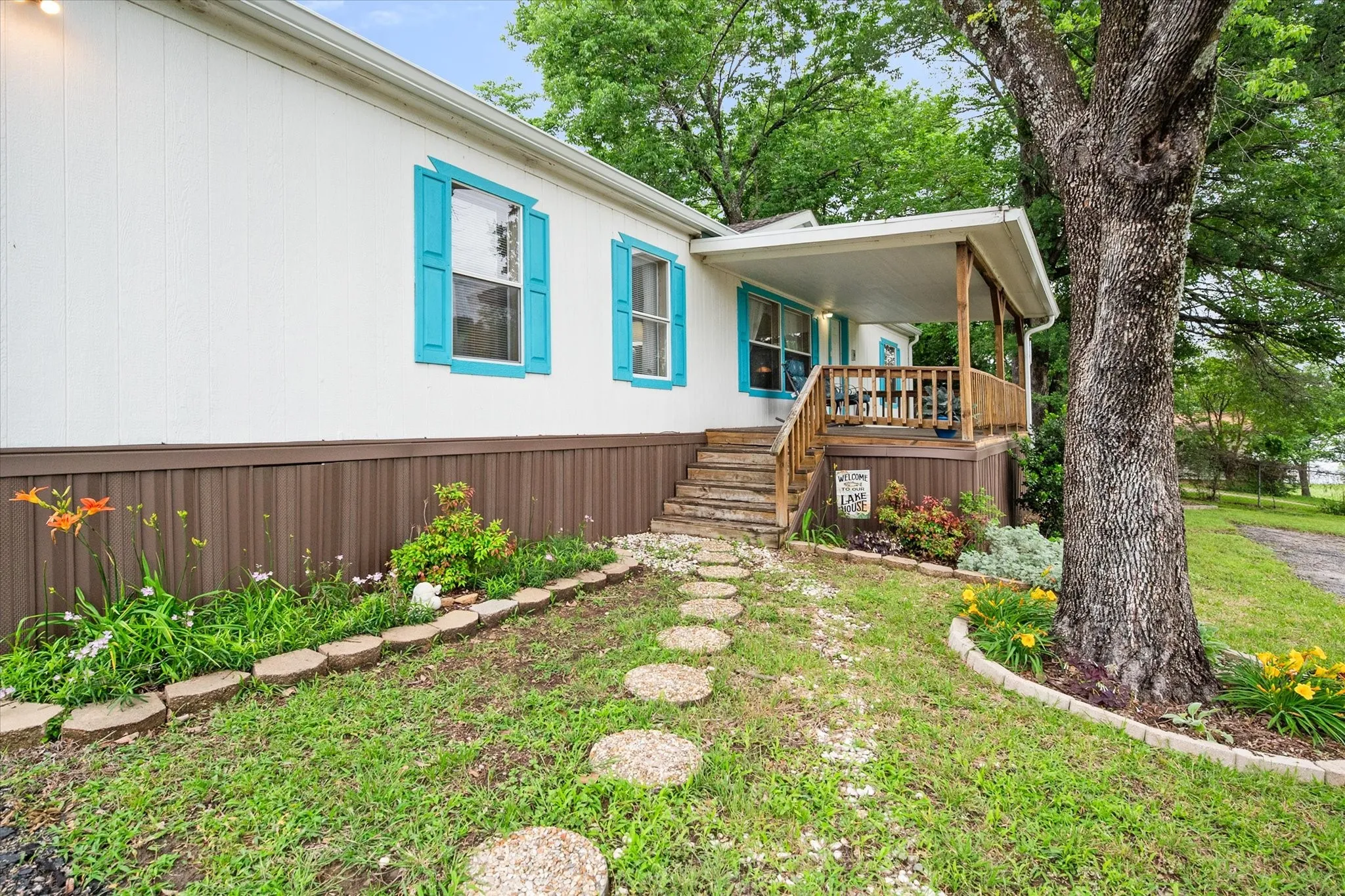 Single Family Residence For Sale in Henderson County , 510 Nob Hill Lane, Seven Points, Texas 75143, 4 Bedroom, 2 Bathroom, Garage spaces, 1,568 Sqft, built in 2005, mls#21249751, Real Estate Agent in Seven Points, Homes For Sale in Henderson county, Homes For Sale in Seven Points, Realtor in Seven Points Texas, Real Estate Brokerage Independent Realty Texas, Luminita Cordes Realtor