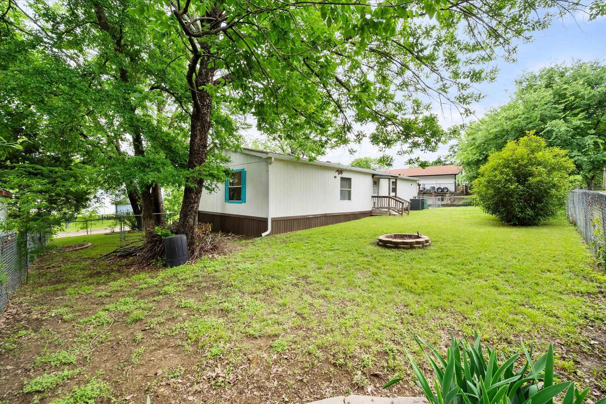 Single Family Residence For Sale in Henderson County , 510 Nob Hill Lane, Seven Points, Texas 75143, 4 Bedroom, 2 Bathroom, Garage spaces, 1,568 Sqft, built in 2005, mls#21249751, Real Estate Agent in Seven Points, Homes For Sale in Henderson county, Homes For Sale in Seven Points, Realtor in Seven Points Texas, Real Estate Brokerage Independent Realty Texas, Luminita Cordes Realtor