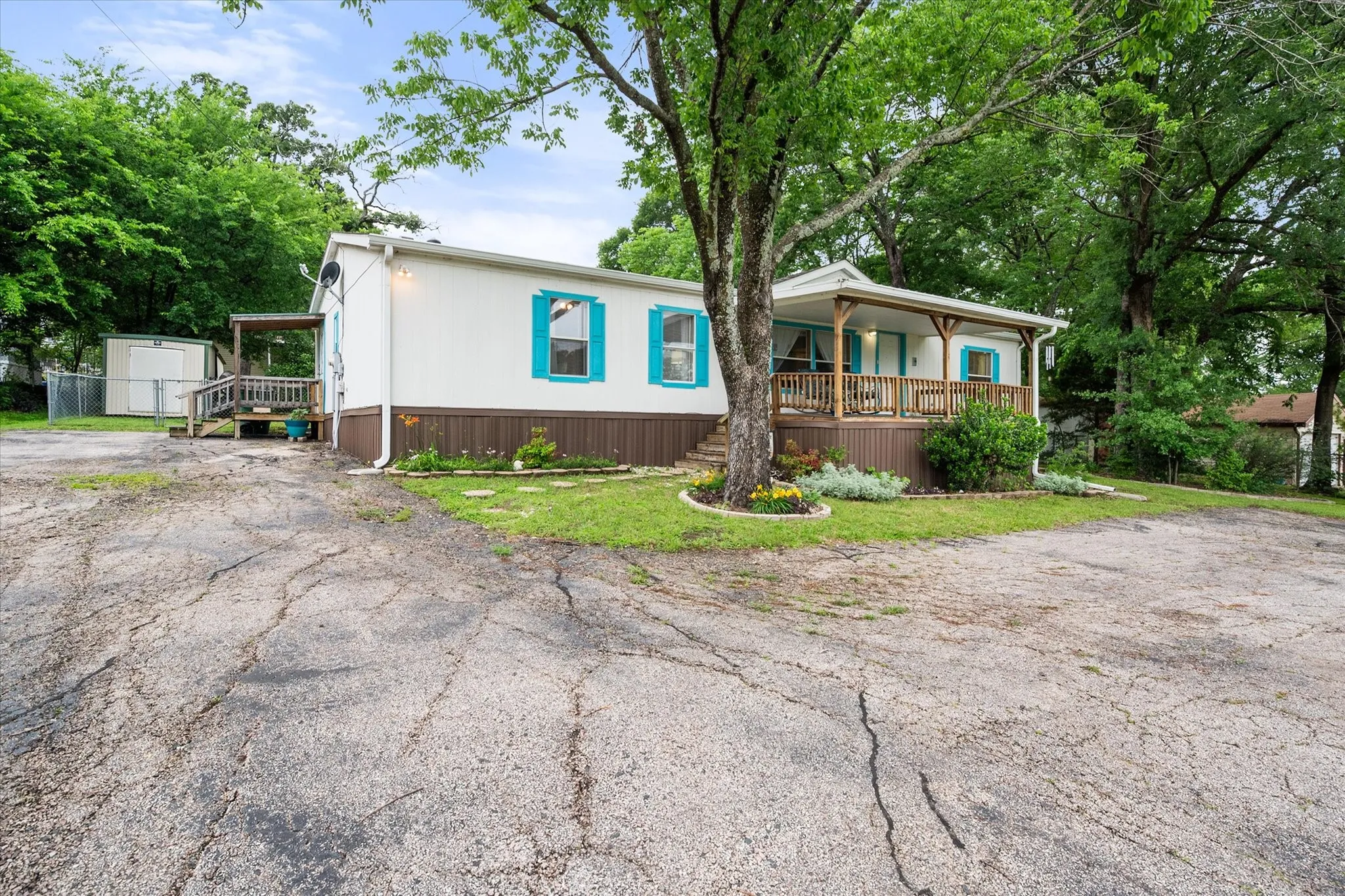 Single Family Residence For Sale in Henderson County , 510 Nob Hill Lane, Seven Points, Texas 75143, 4 Bedroom, 2 Bathroom, Garage spaces, 1,568 Sqft, built in 2005, mls#21249751, Real Estate Agent in Seven Points, Homes For Sale in Henderson county, Homes For Sale in Seven Points, Realtor in Seven Points Texas, Real Estate Brokerage Independent Realty Texas, Luminita Cordes Realtor