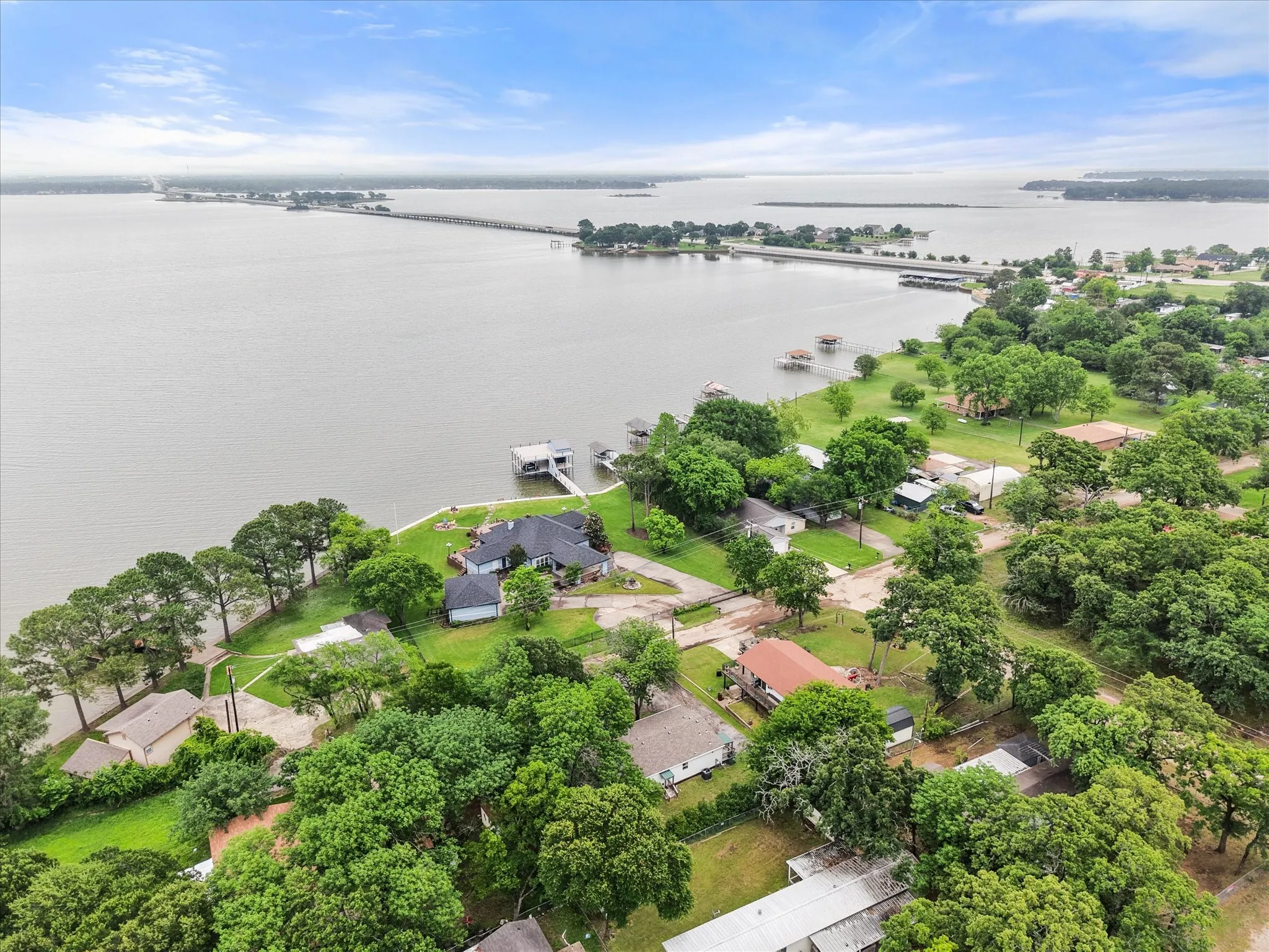 Single Family Residence For Sale in Henderson County , 510 Nob Hill Lane, Seven Points, Texas 75143, 4 Bedroom, 2 Bathroom, Garage spaces, 1,568 Sqft, built in 2005, mls#21249751, Real Estate Agent in Seven Points, Homes For Sale in Henderson county, Homes For Sale in Seven Points, Realtor in Seven Points Texas, Real Estate Brokerage Independent Realty Texas, Luminita Cordes Realtor