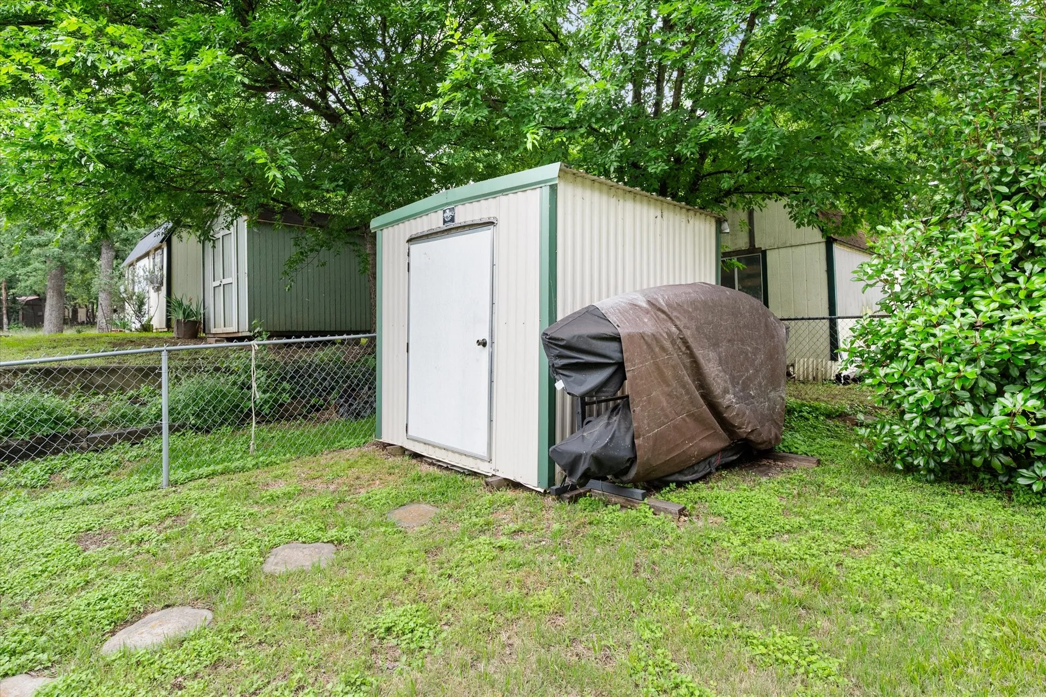 Single Family Residence For Sale in Henderson County , 510 Nob Hill Lane, Seven Points, Texas 75143, 4 Bedroom, 2 Bathroom, Garage spaces, 1,568 Sqft, built in 2005, mls#21249751, Real Estate Agent in Seven Points, Homes For Sale in Henderson county, Homes For Sale in Seven Points, Realtor in Seven Points Texas, Real Estate Brokerage Independent Realty Texas, Luminita Cordes Realtor