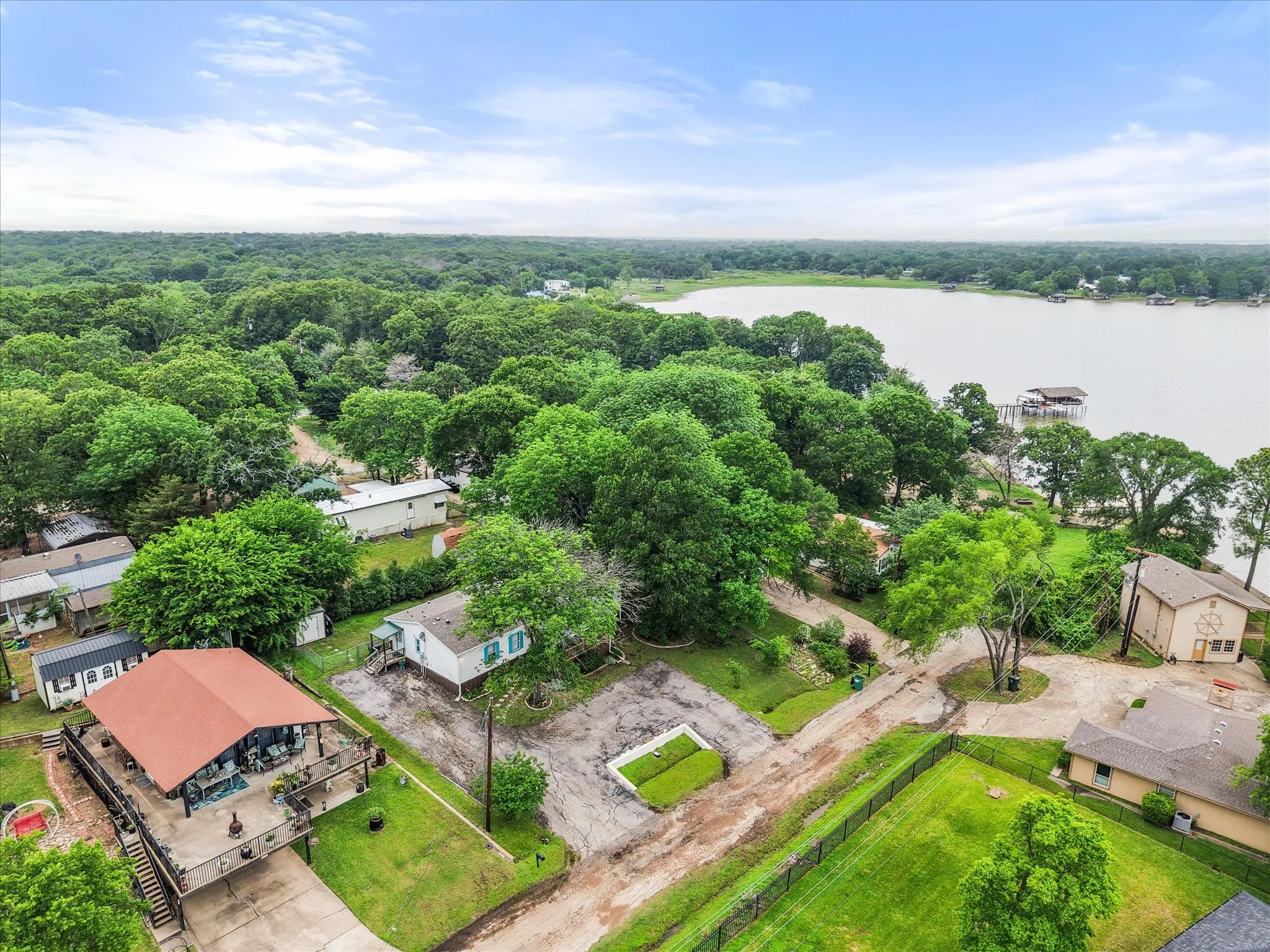 Single Family Residence For Sale in Henderson County , 510 Nob Hill Lane, Seven Points, Texas 75143, 4 Bedroom, 2 Bathroom, Garage spaces, 1,568 Sqft, built in 2005, mls#21249751, Real Estate Agent in Seven Points, Homes For Sale in Henderson county, Homes For Sale in Seven Points, Realtor in Seven Points Texas, Real Estate Brokerage Independent Realty Texas, Luminita Cordes Realtor